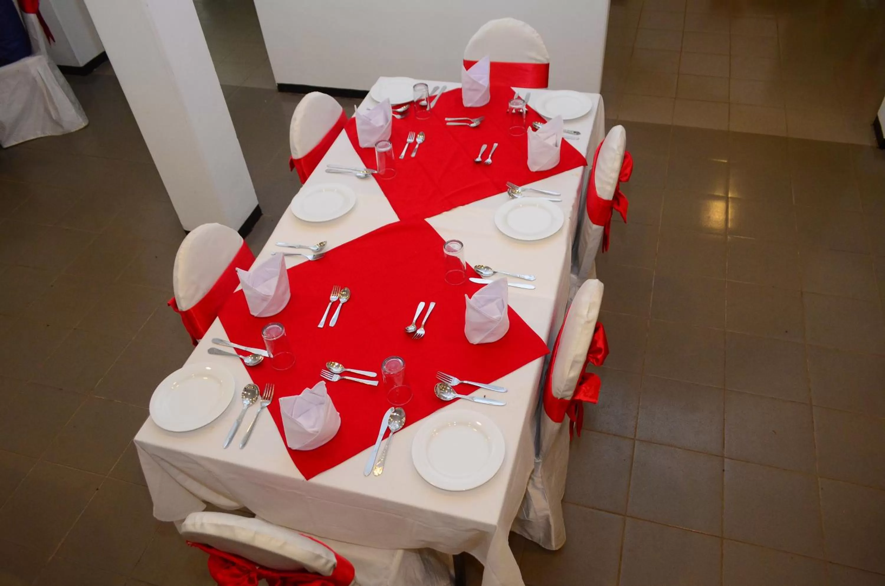 Restaurant/places to eat in Jayasinghe Holiday Resort