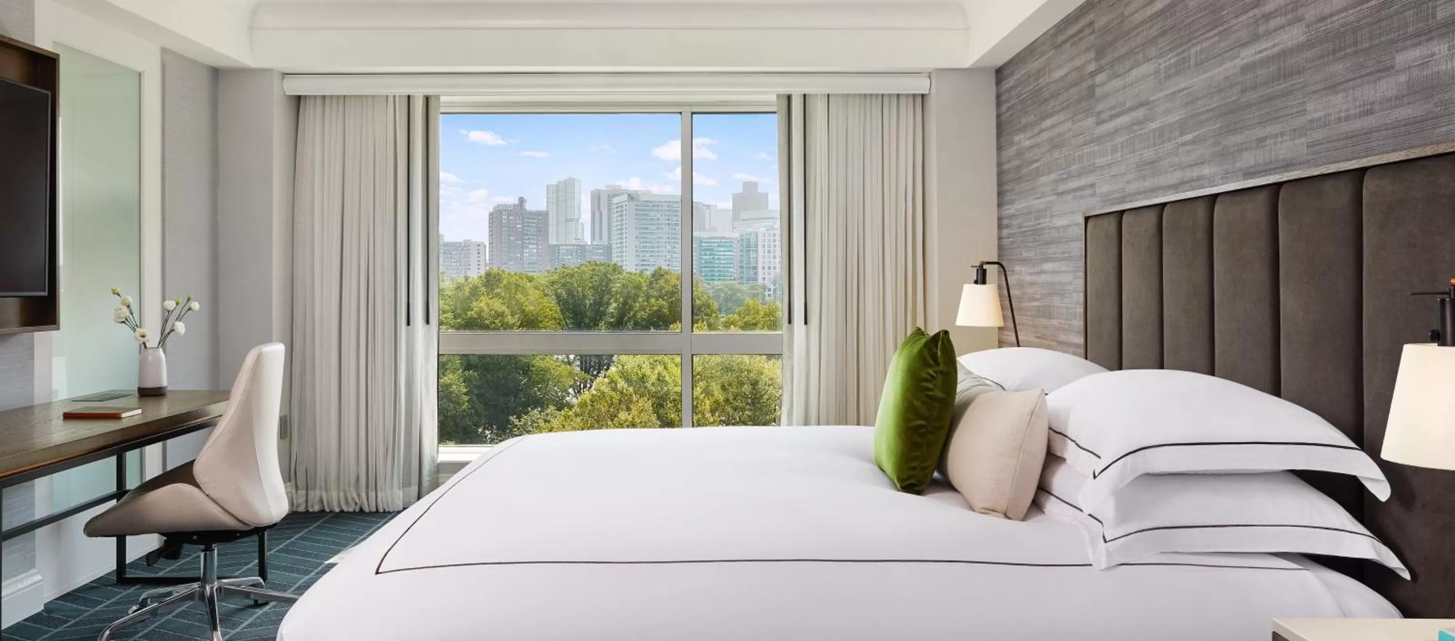 Photo of the whole room, Bed in Kimpton Marlowe by IHG