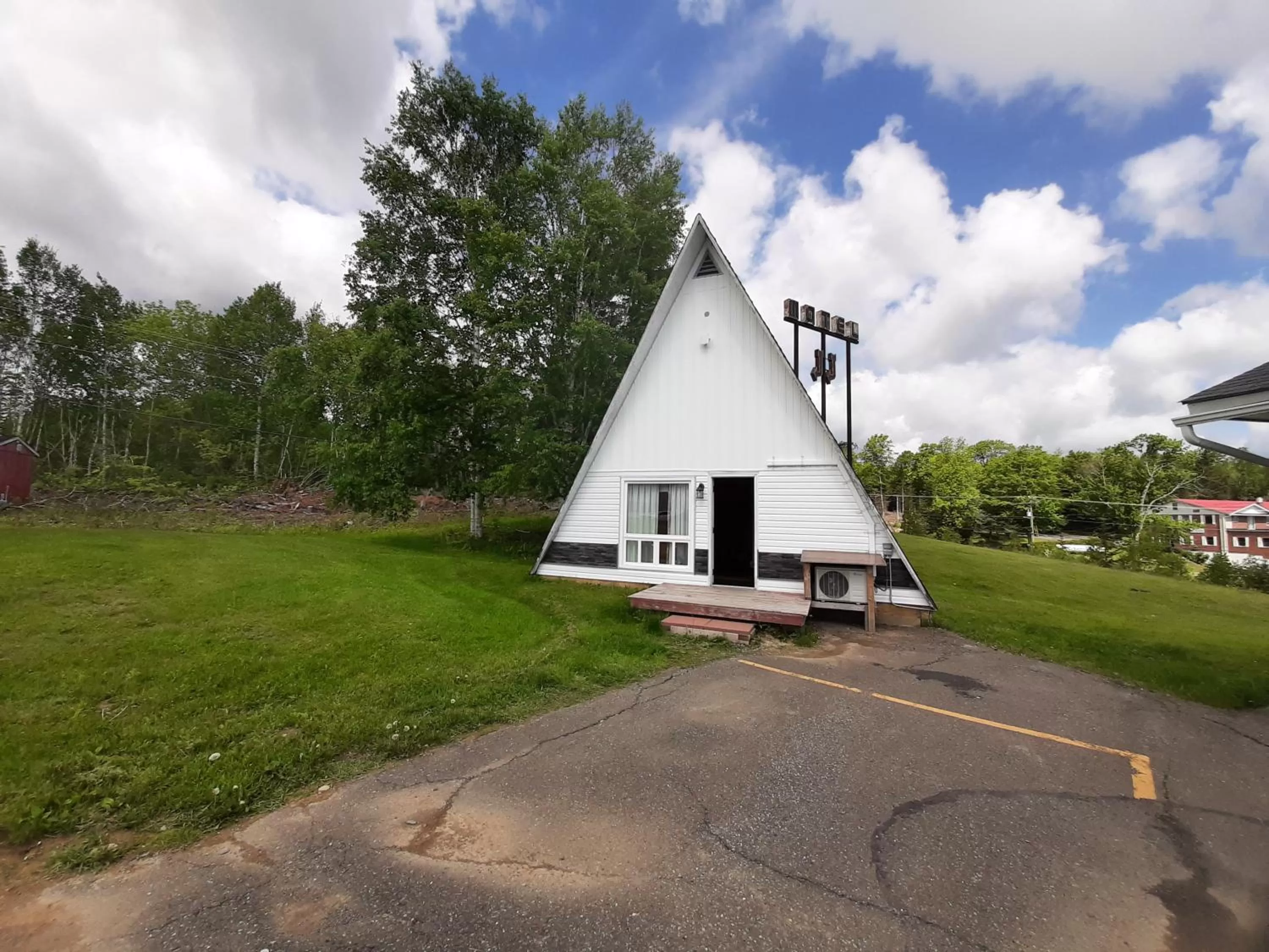 Property building in Howard Johnson by Wyndham Woodstock NB