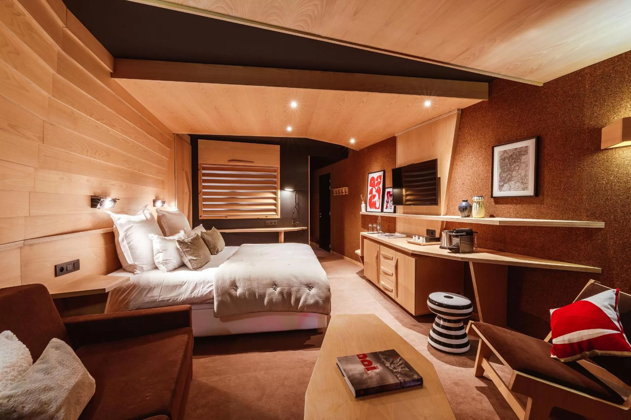 Living room, Bed in Altapura Hôtel & Spa Val Thorens