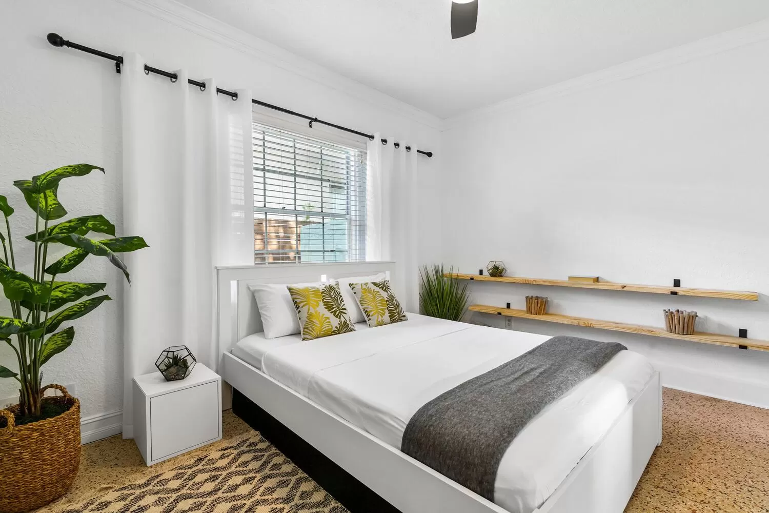 Bedroom, Bed in Alani Bay Villas