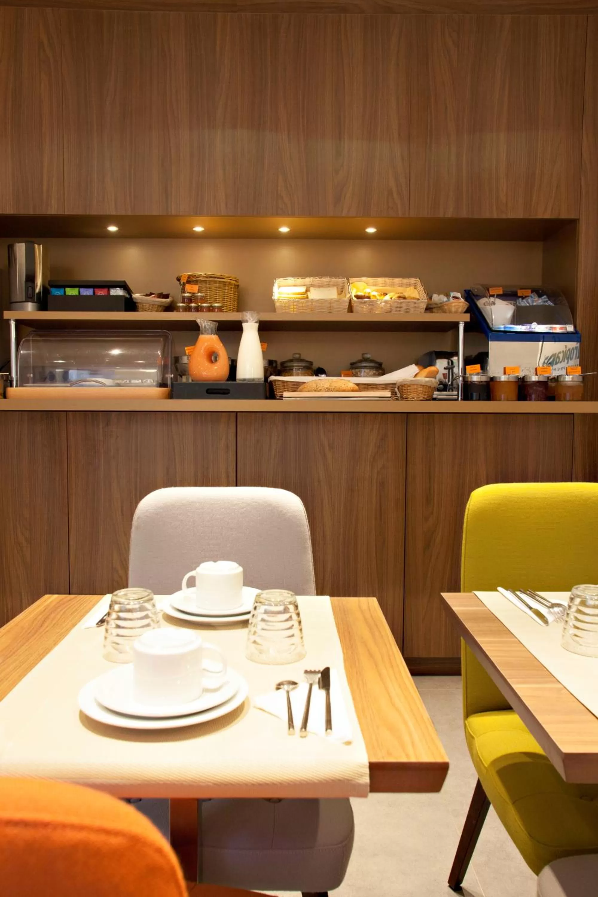 Restaurant/places to eat in Best Western Plus 61 Paris Nation Hotel