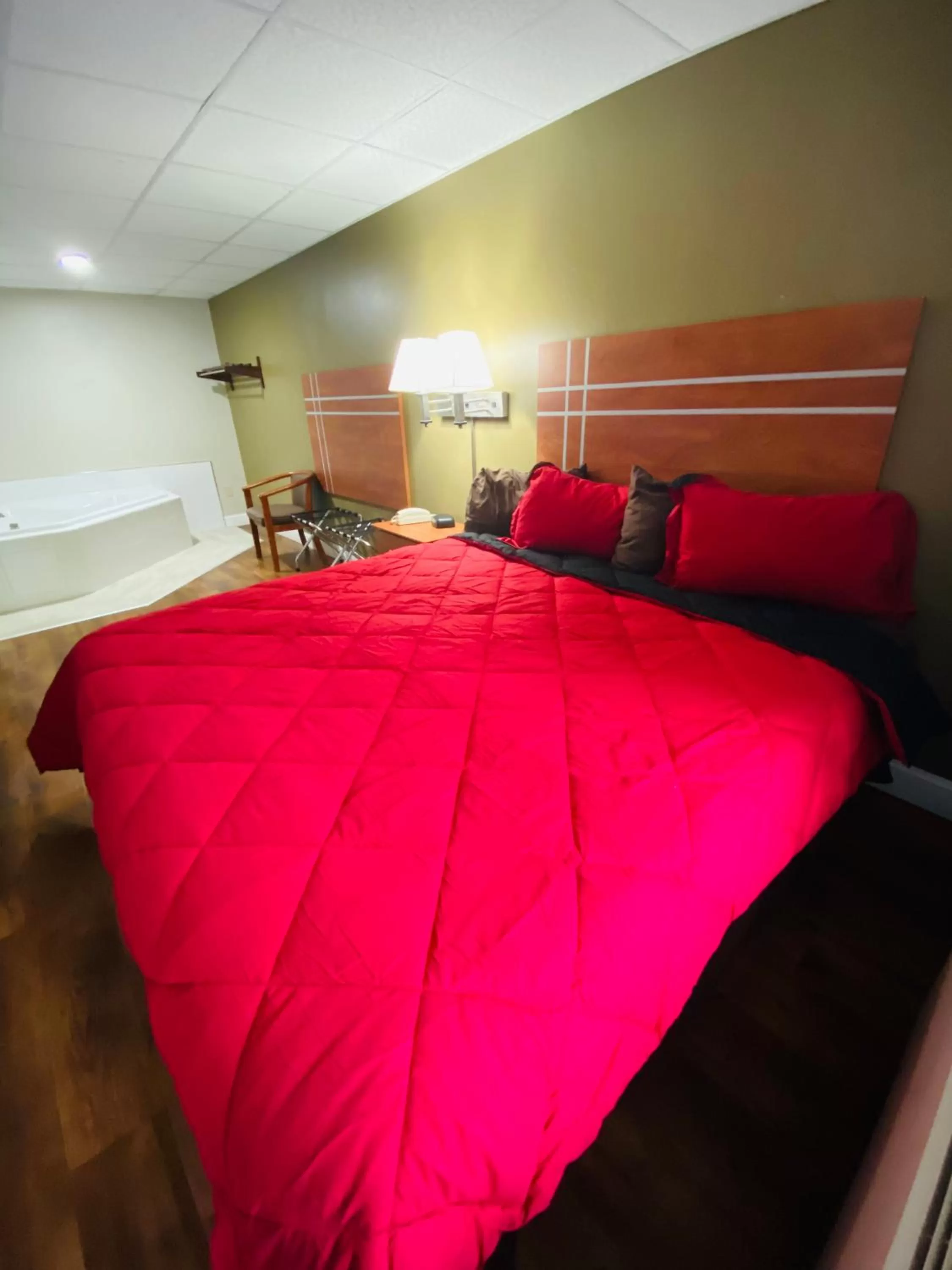 Superior King Suite - Non-smoking in Rodeway Inn