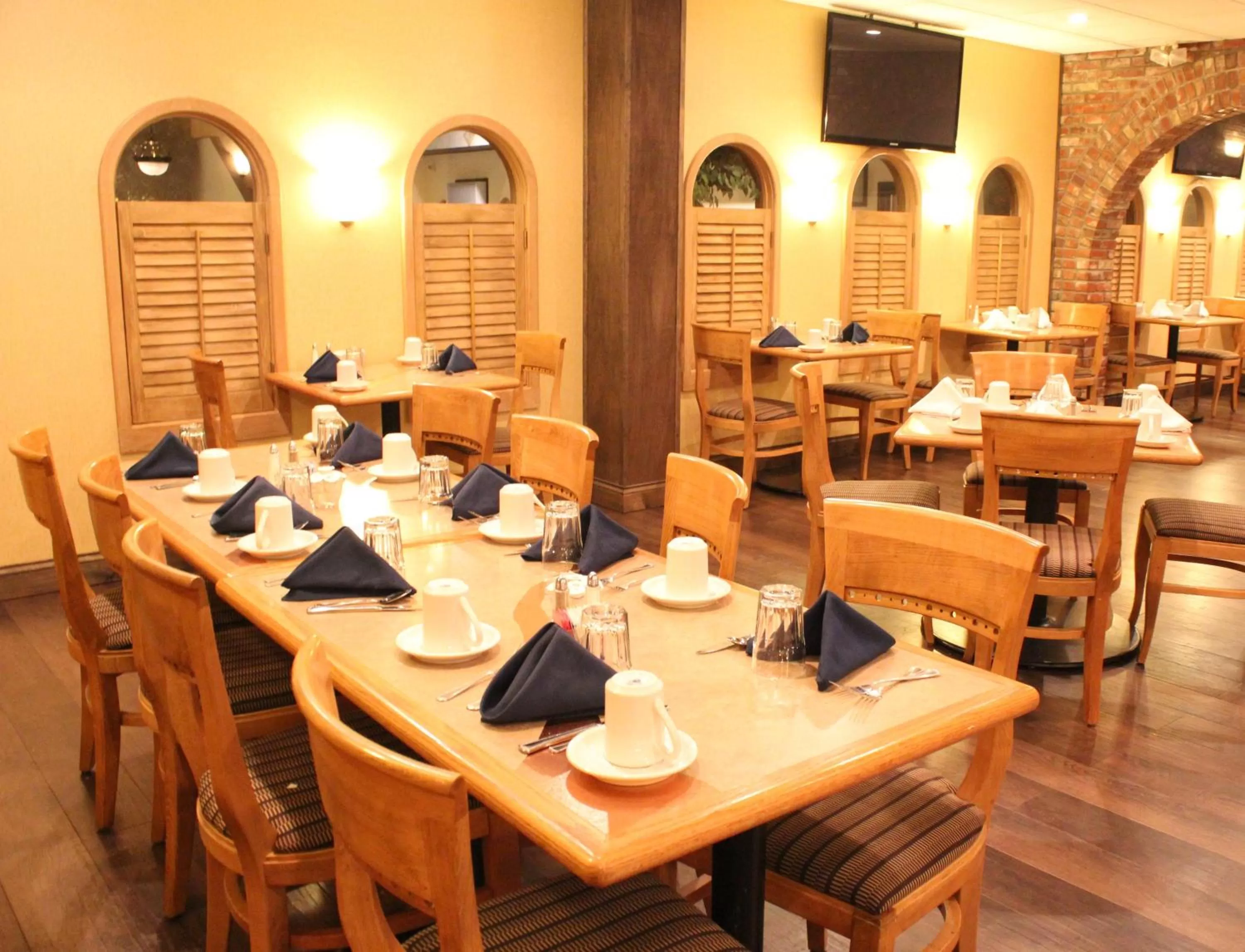 Restaurant/places to eat in Holiday Inn Great Falls-Convention Center by IHG