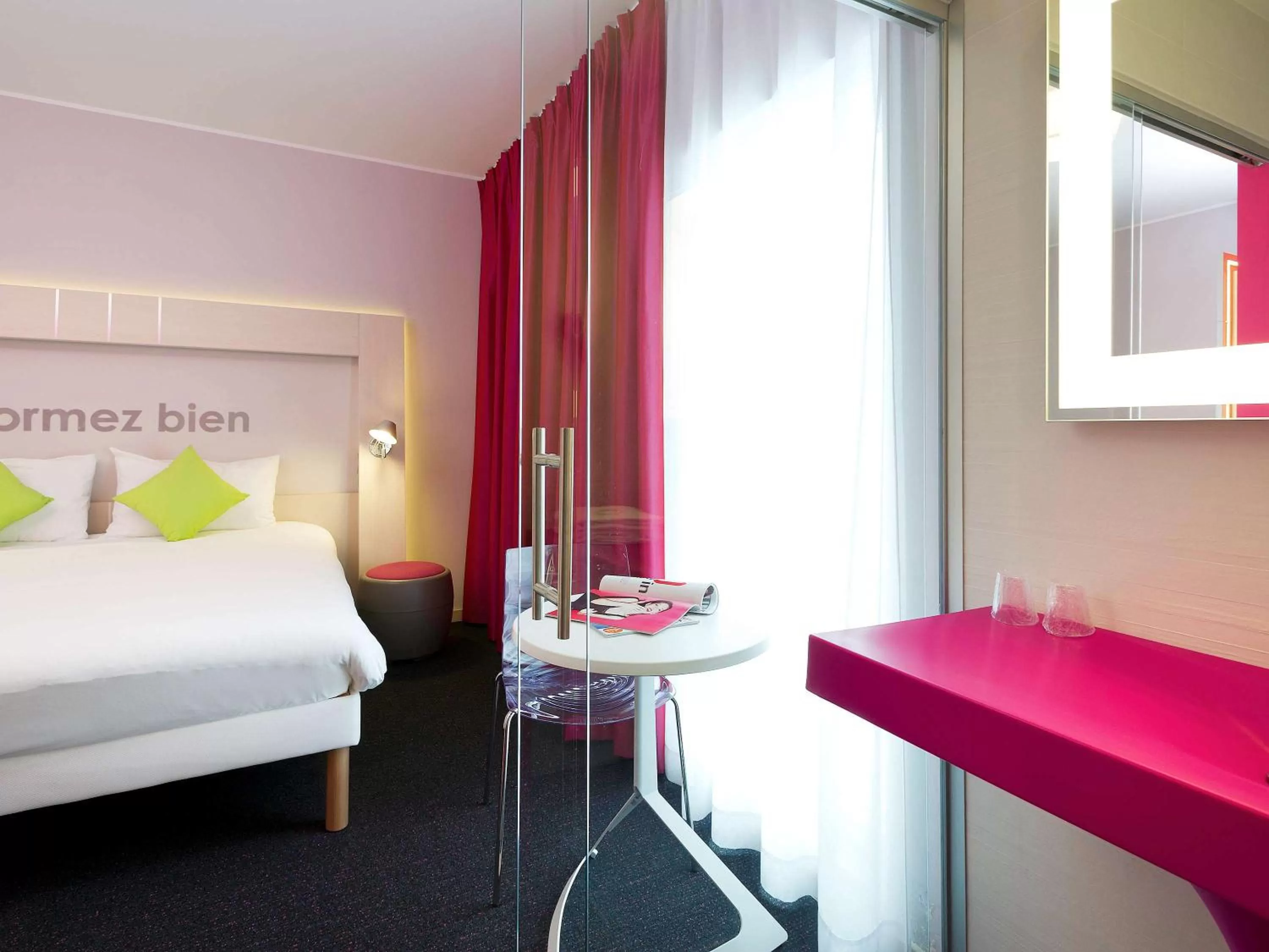 Photo of the whole room, Bed in Ibis Styles Nivelles