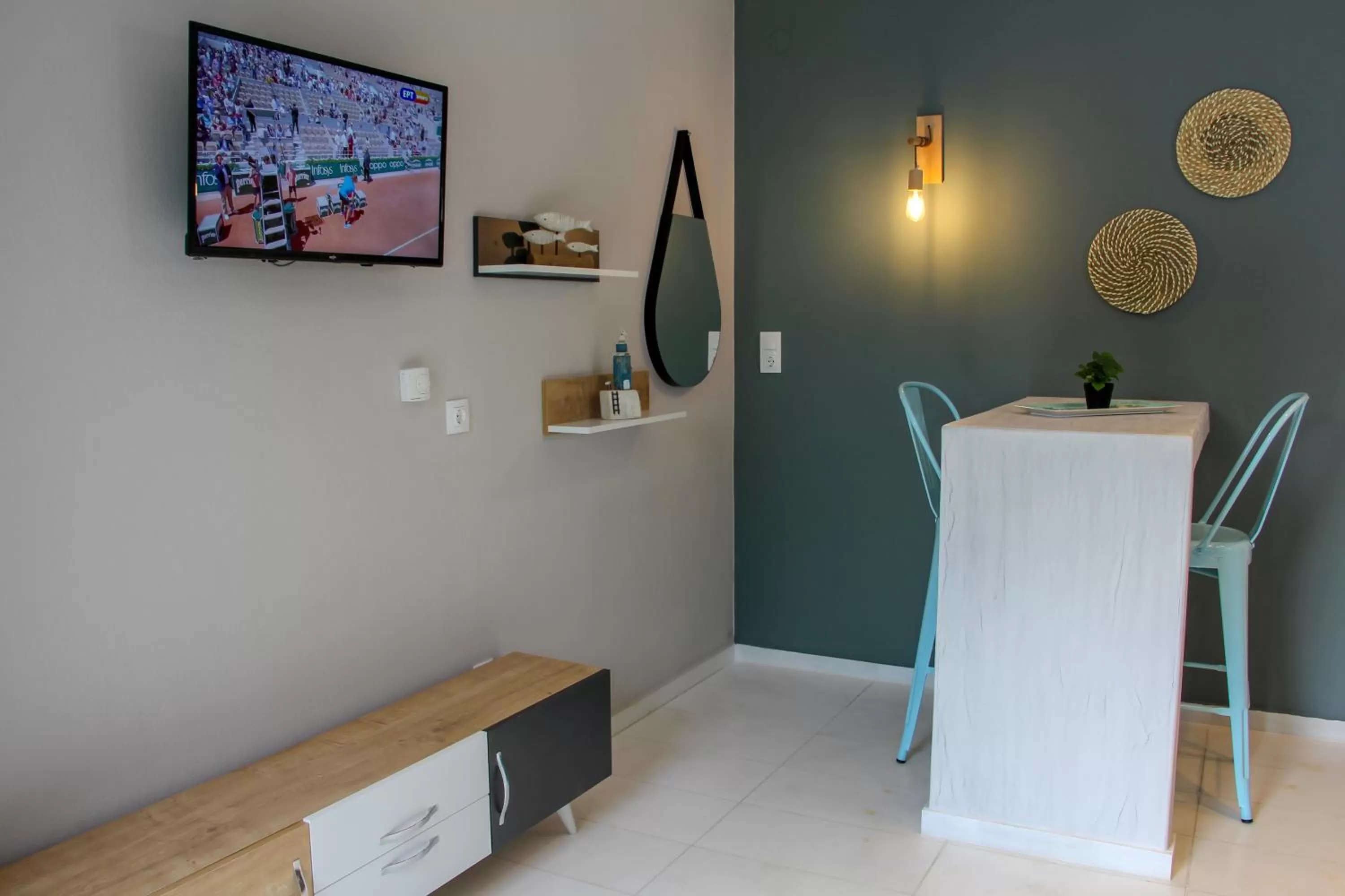 Lamprini's Deluxe Studios