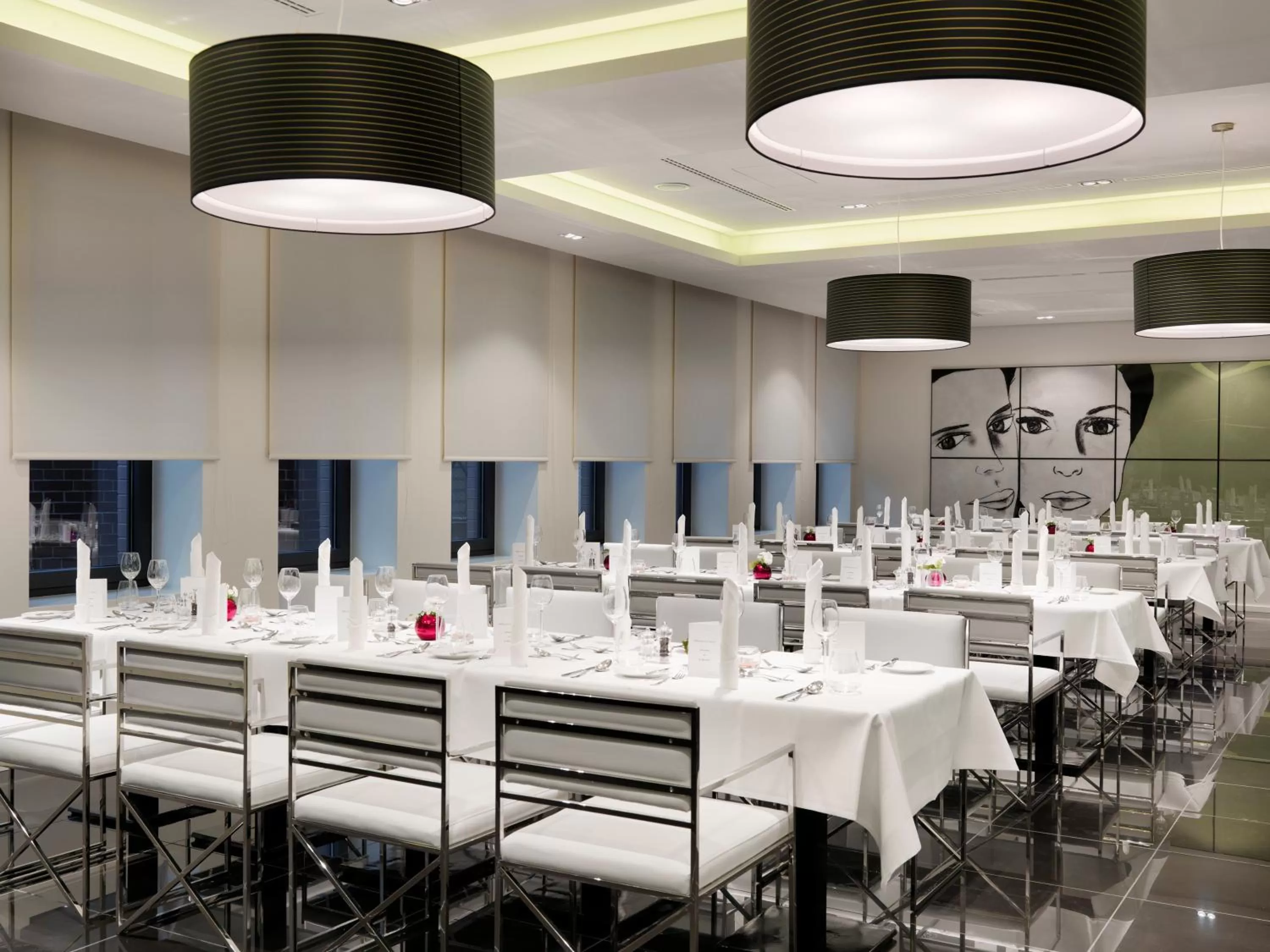 Restaurant/places to eat in H10 Berlin Ku'Damm