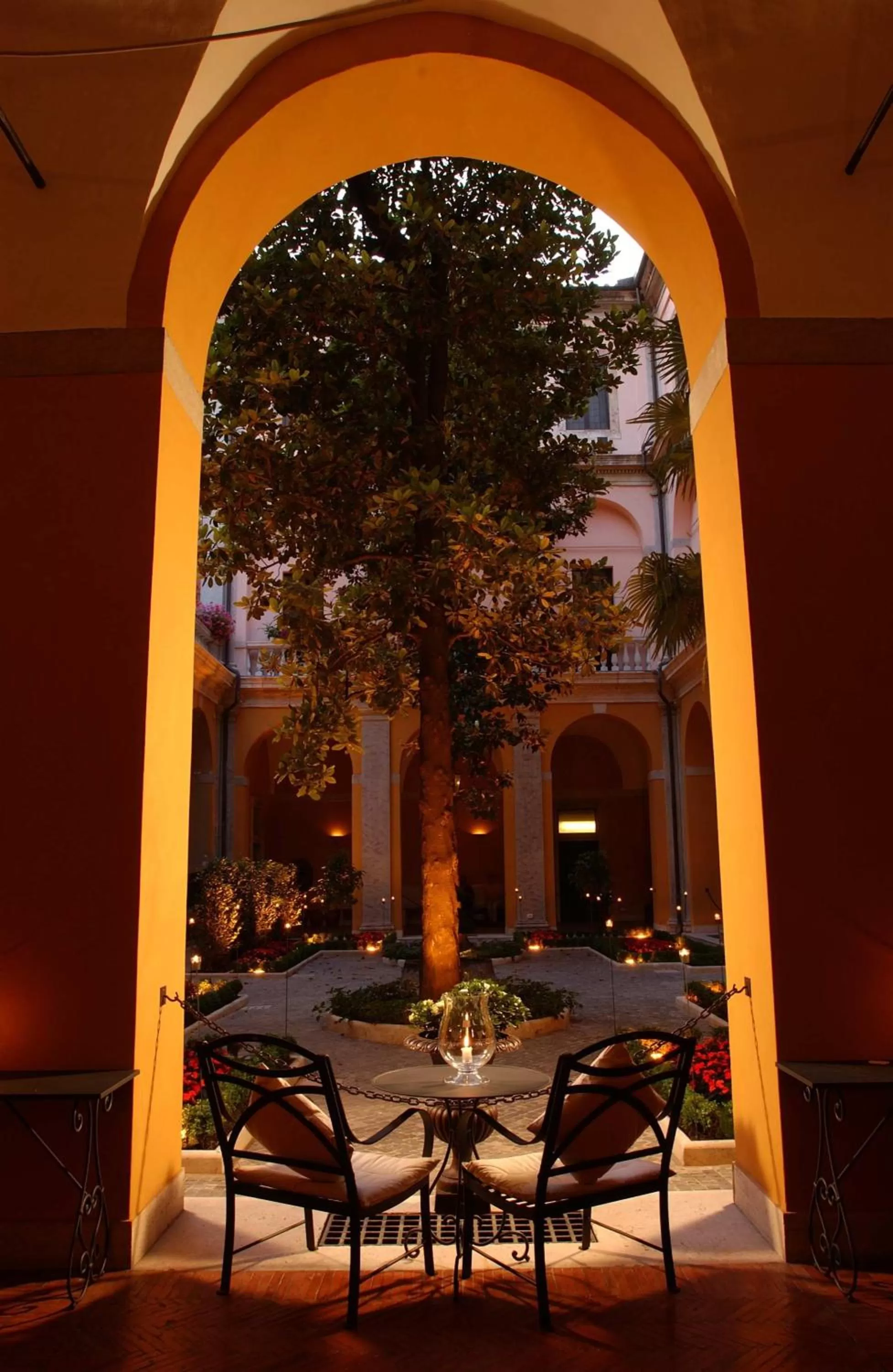 Patio in Palazzo Cardinal Cesi