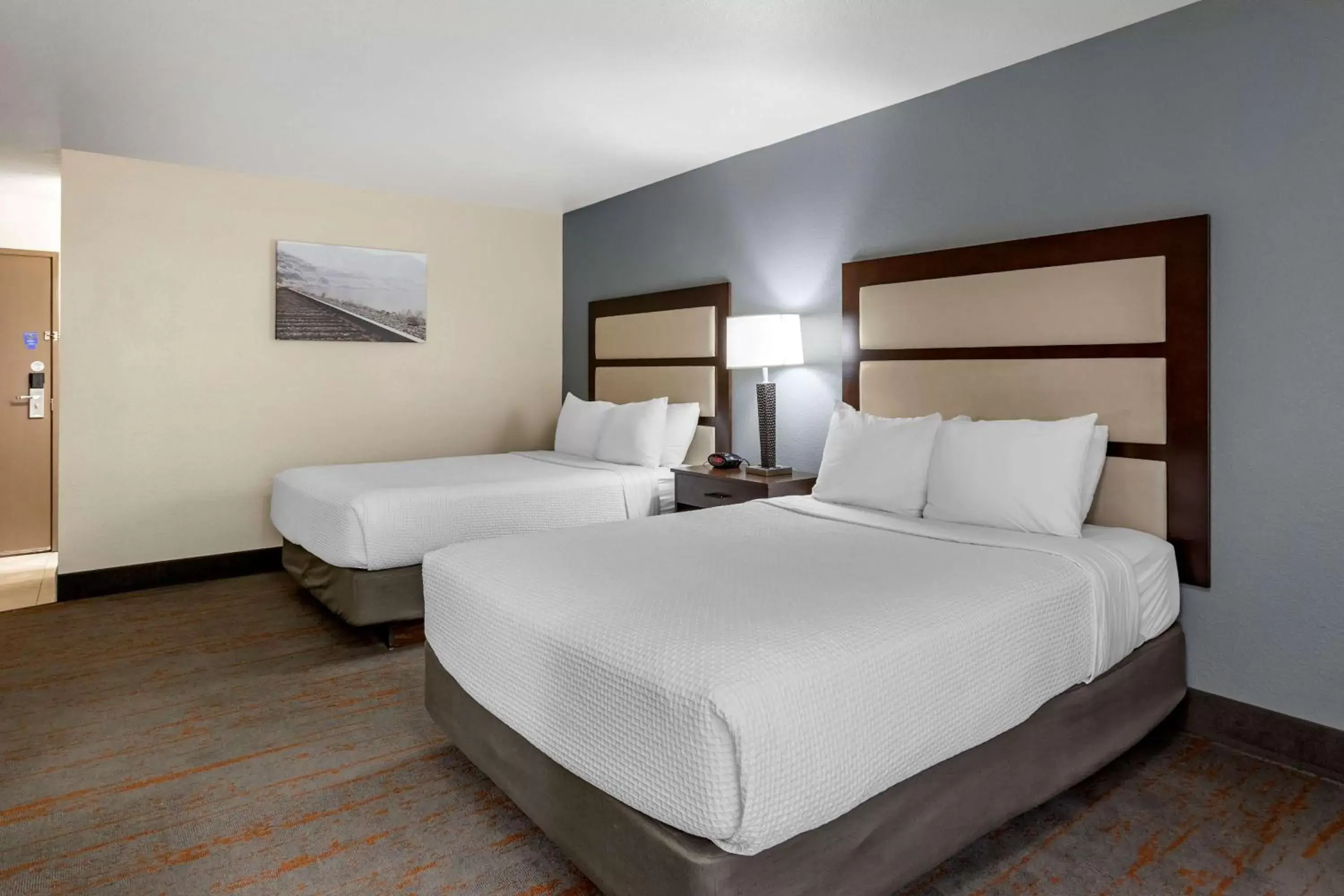 Queen Room with Two Queen Beds and Bath Tub - Disability Access in Best Western Sunridge Inn & Conference Center Queen Room with Two Queen Beds and Bath Tub - Disability Access in Best Western Sunridge Inn & Conference Center
