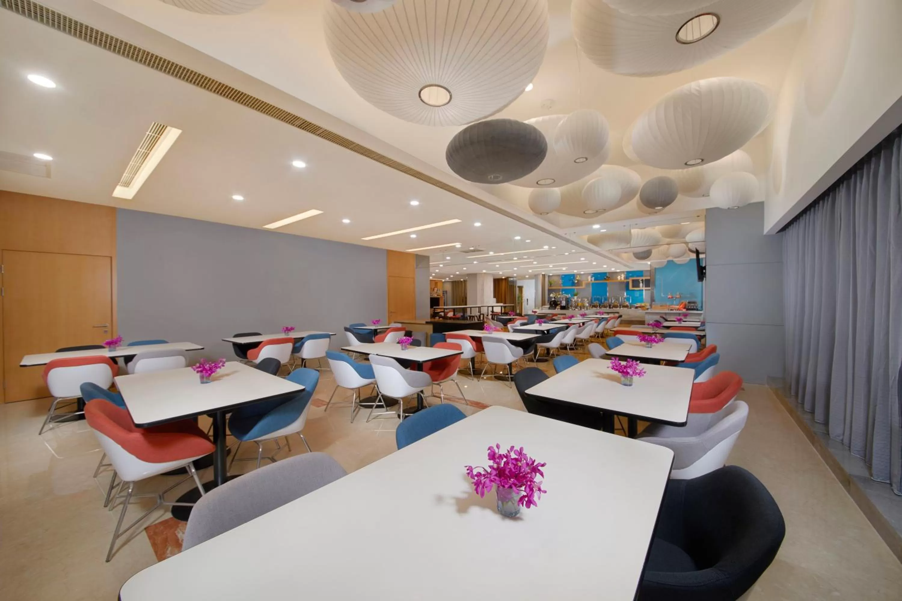 Restaurant/places to eat in Holiday Inn Express Zhengzhou Zhengdong by IHG