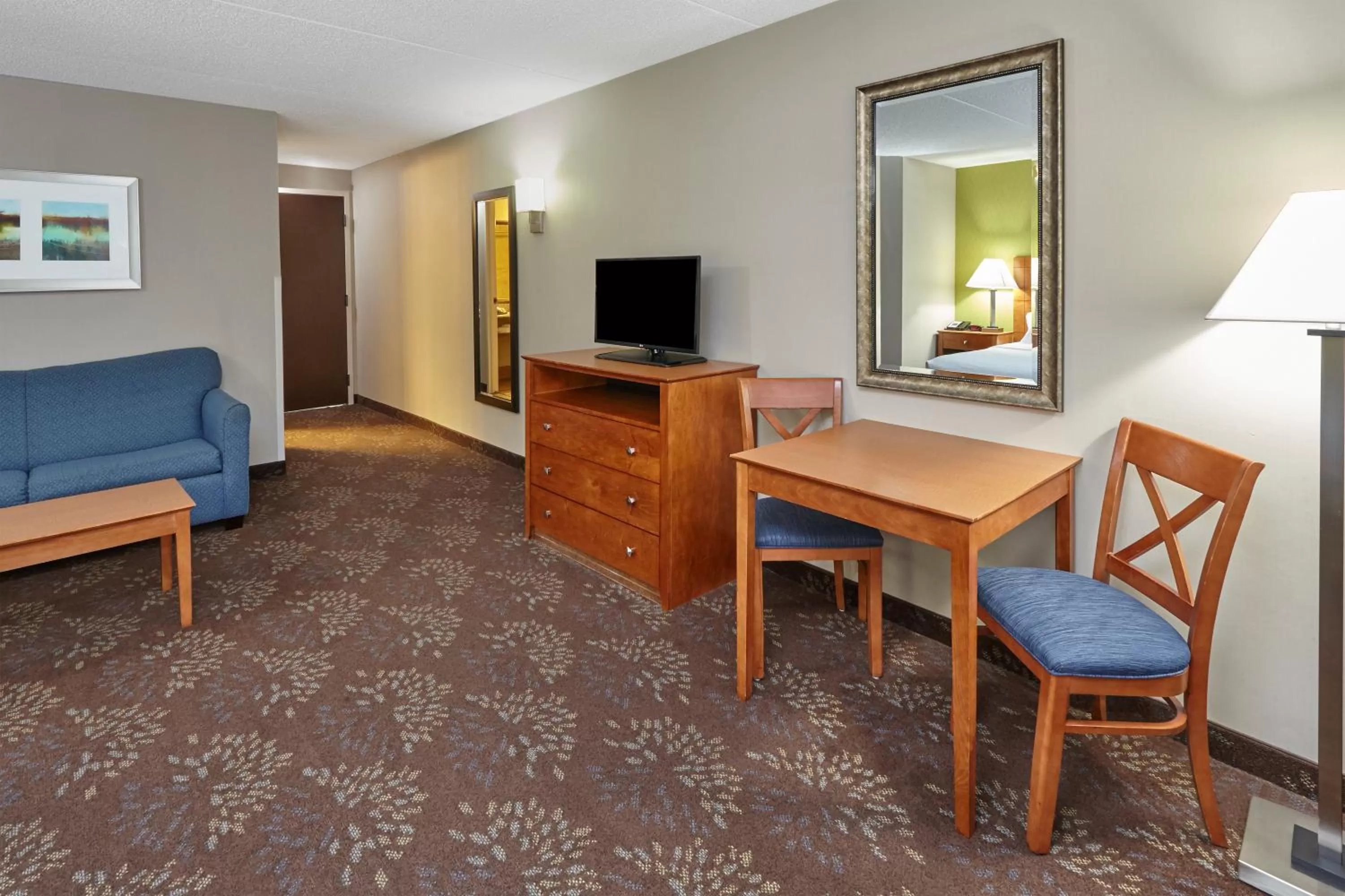 Photo of the whole room in Holiday Inn Chicago Matteson Conference Center by IHG