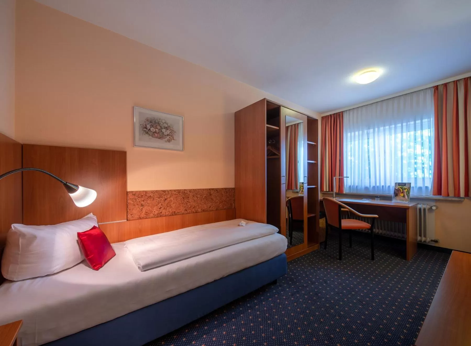 Bed in Parkhotel Obertshausen