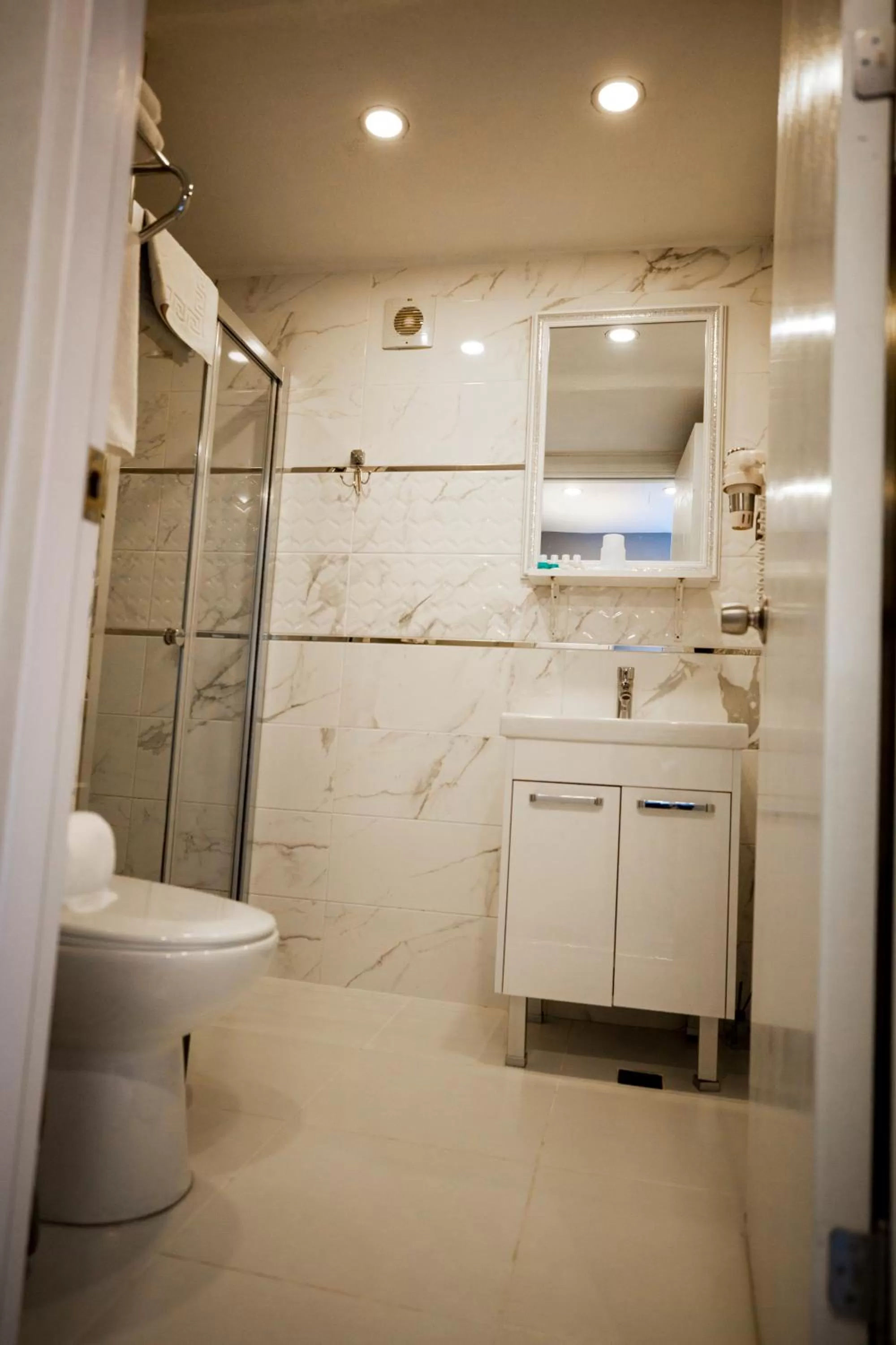 Shower in Albatros Hagia Sophia Hotel