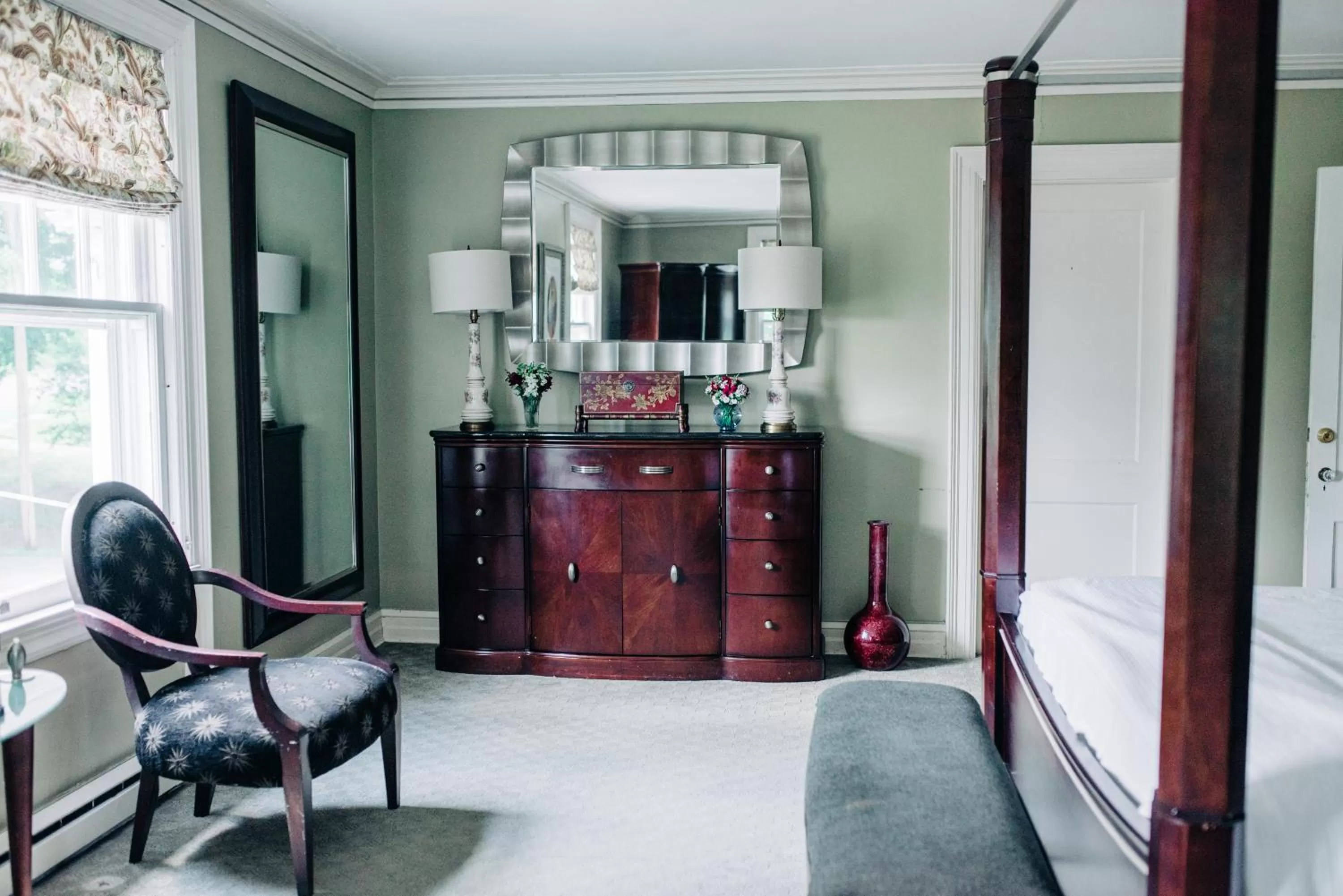 Living room in Benn Conger Inn