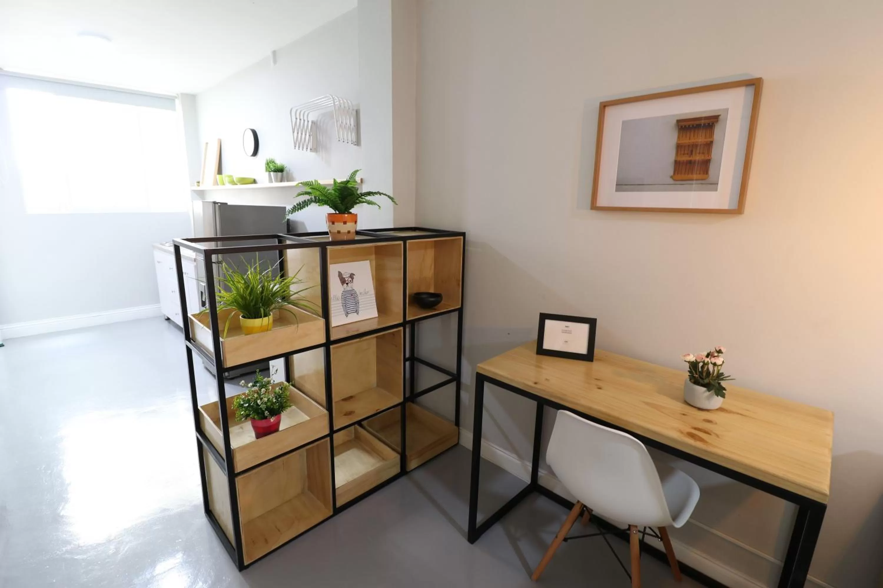 Dining area in 554 Apartments