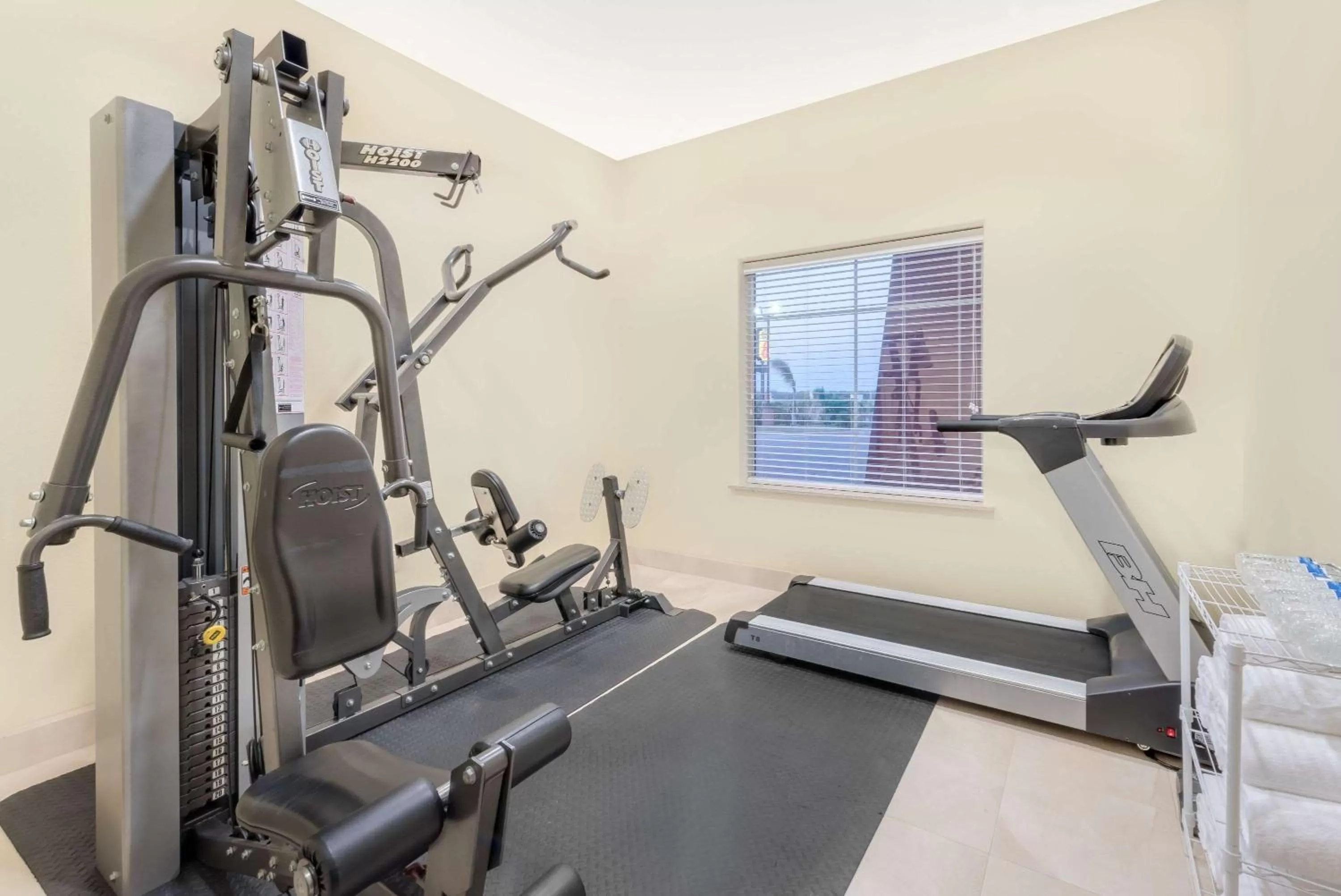 Fitness centre/facilities in Super 8 by Wyndham Hidalgo at La Plaza Mall & Mcallen Airport