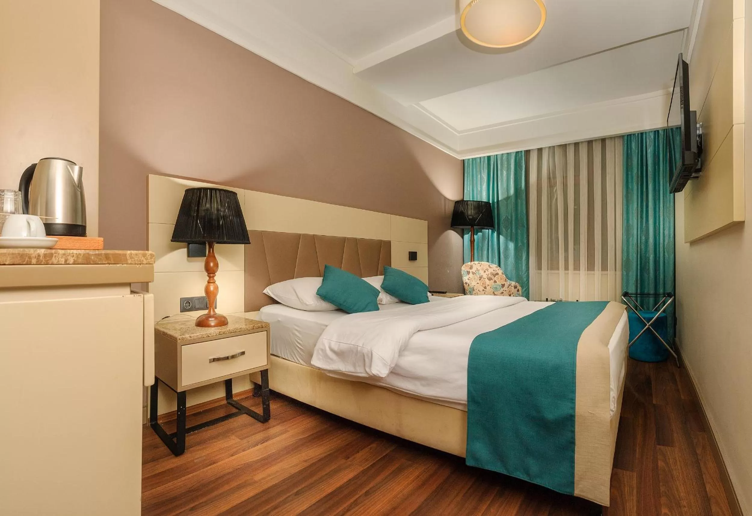 TV and multimedia, Bed in Hotel Bossuite Kadikoy