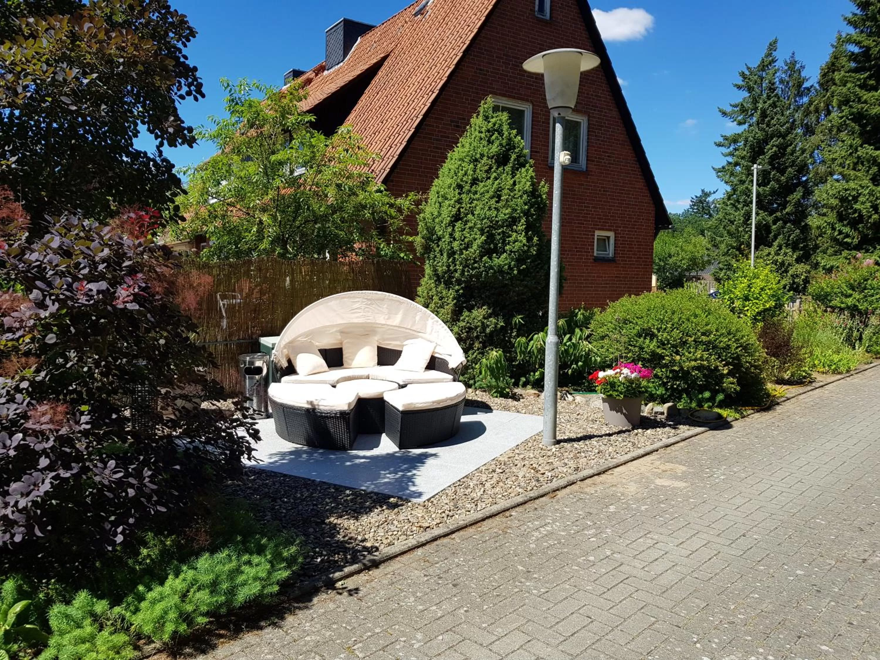 Patio, Property Building in Ullas Gästehaus