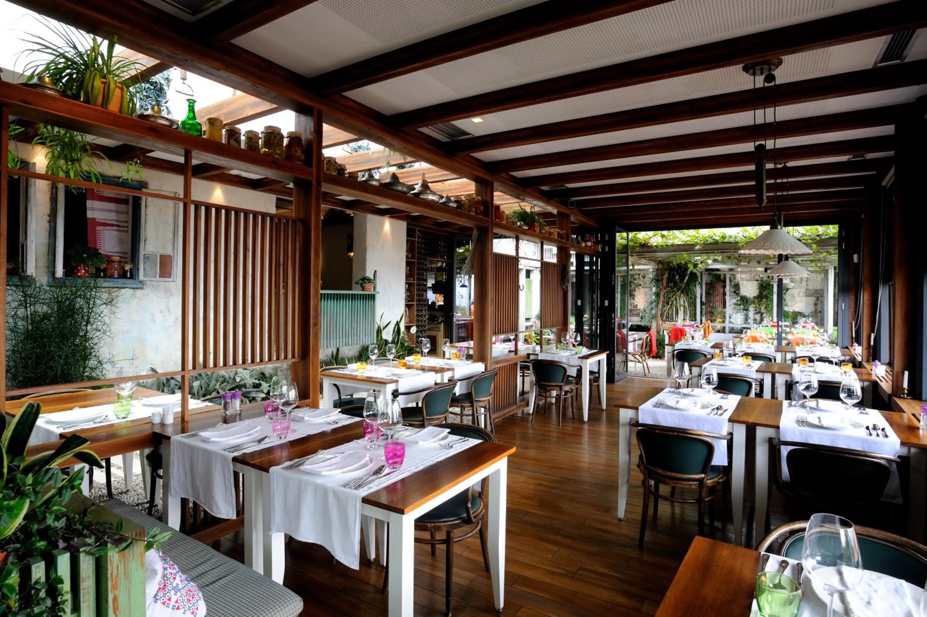 Restaurant/places to eat in Rooms Kibe Mahala