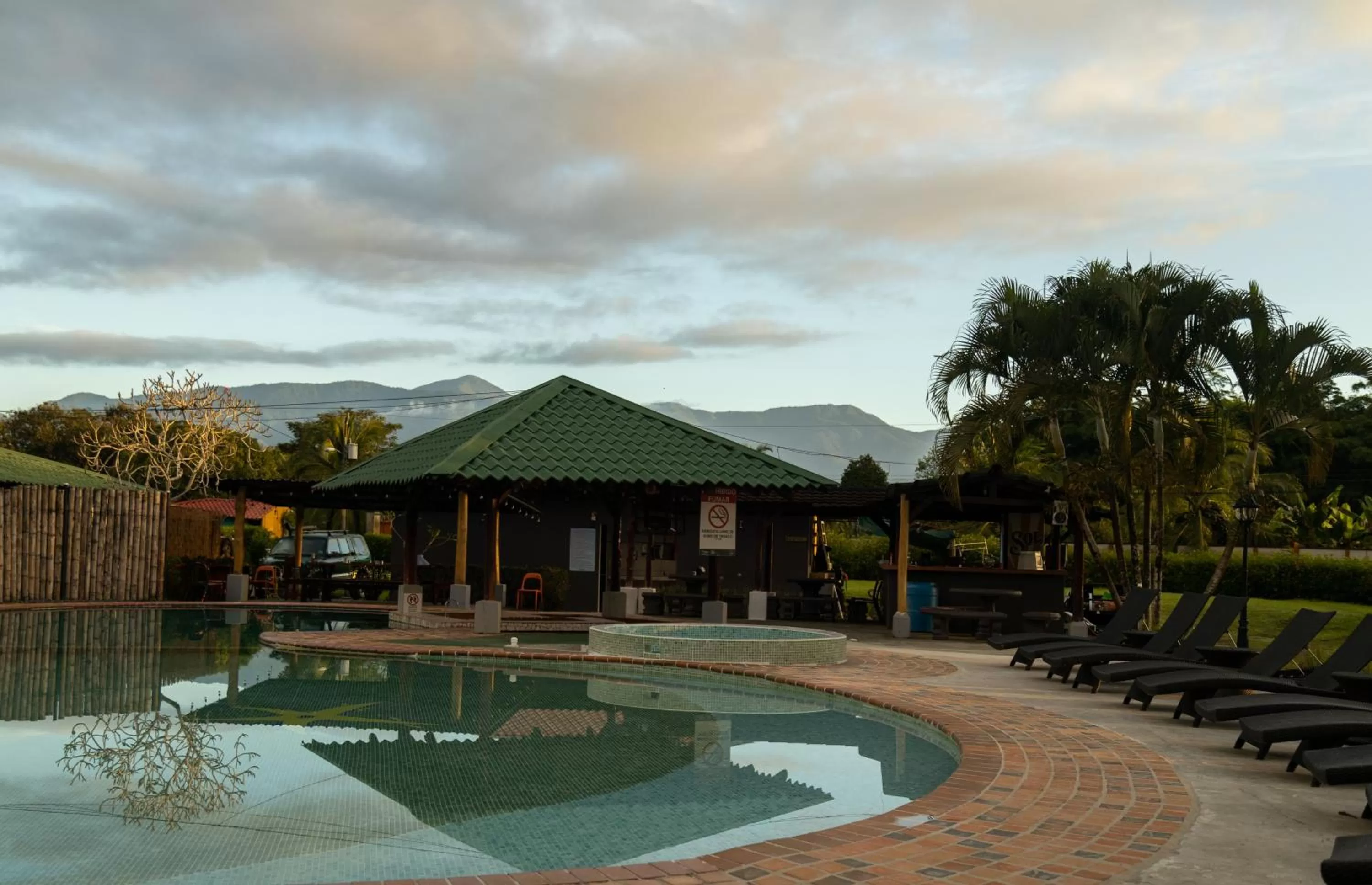 Swimming pool in Hotel El Rancho