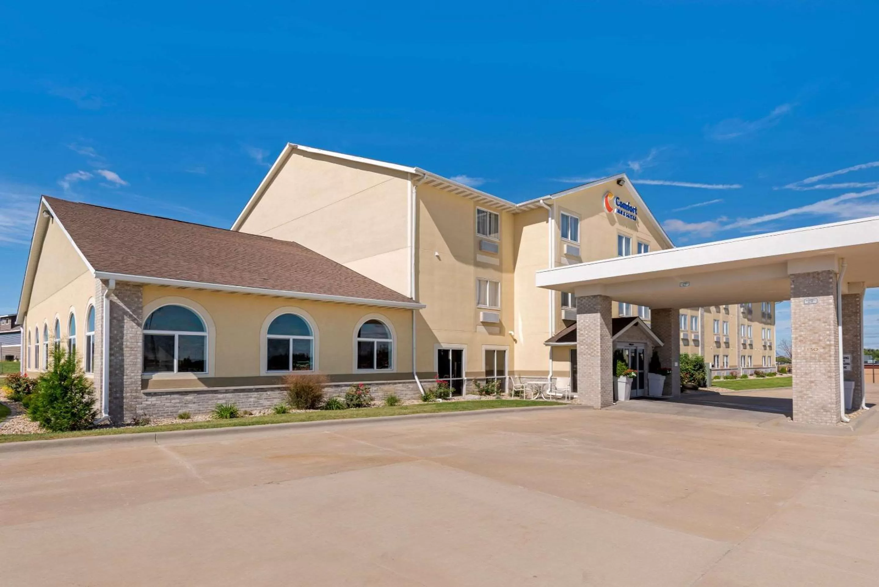 Property building in Comfort Inn & Suites near Route 66