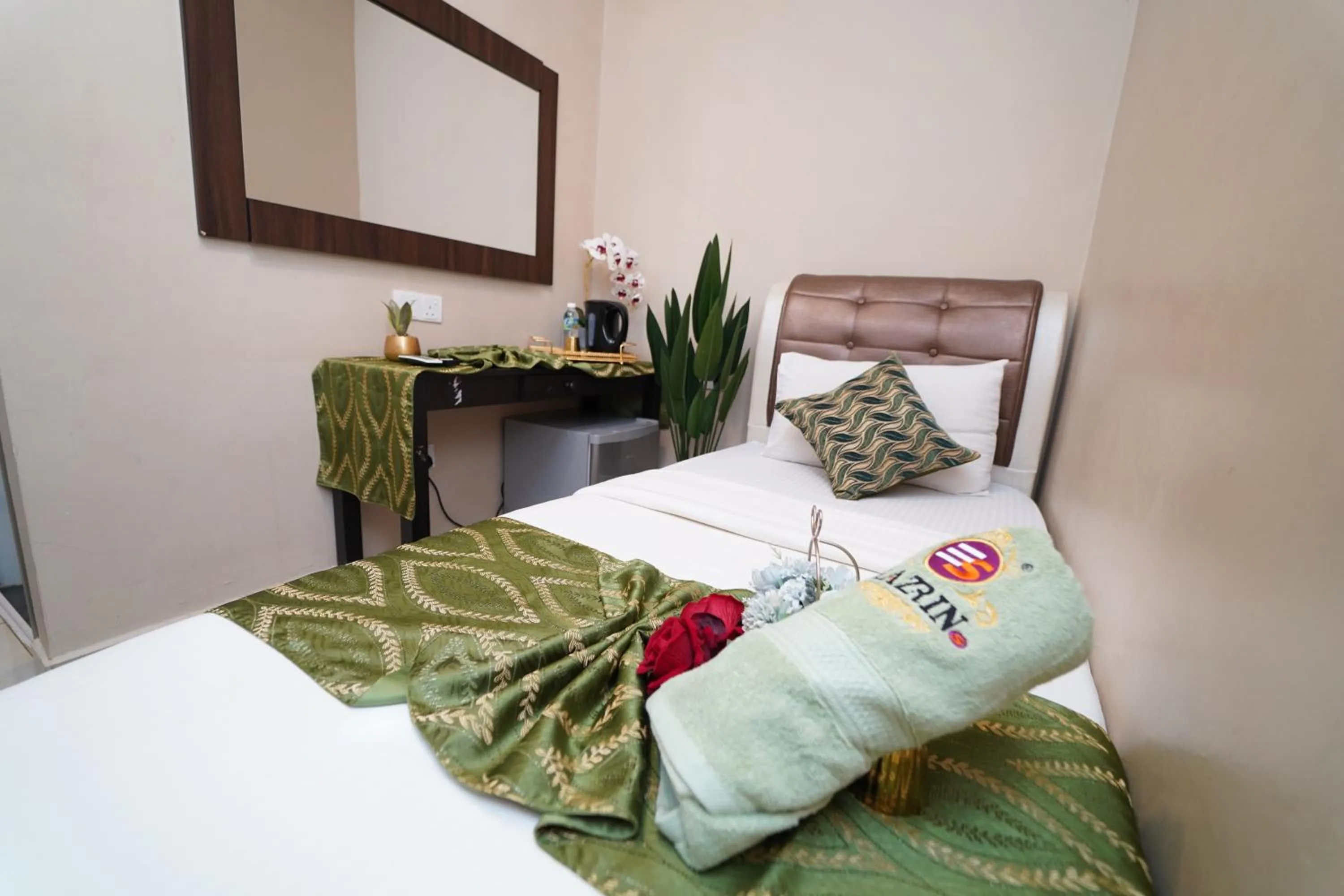 Bed in Ghazrin's Classic Hotel JB