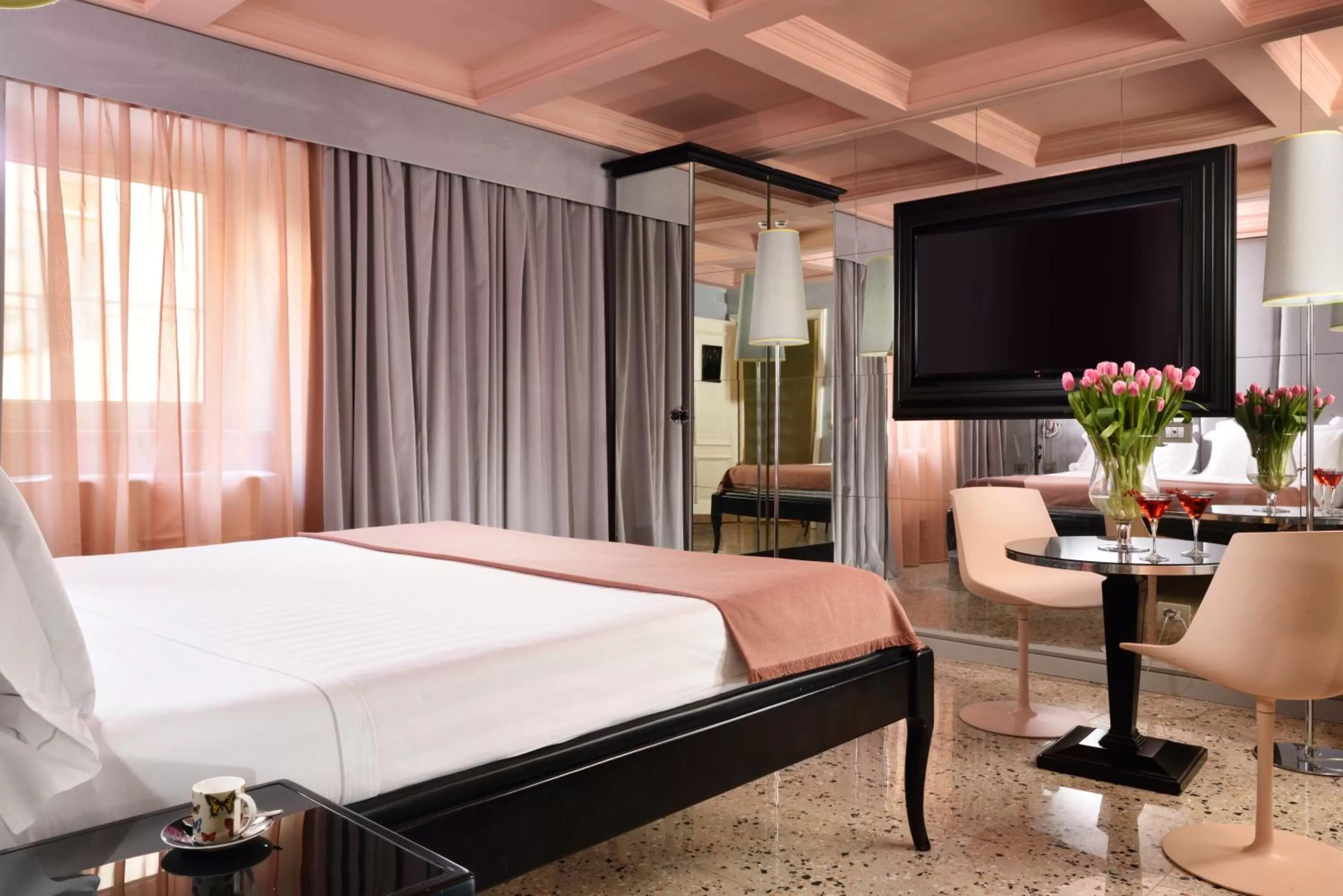 Bedroom, Bed in Leon's Place Hotel In Rome