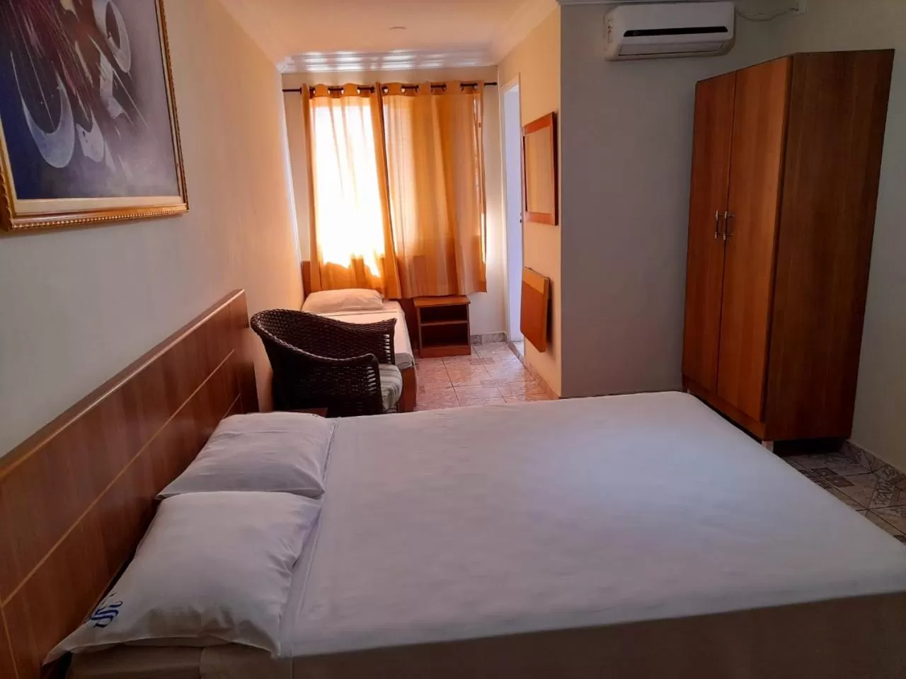 Bed in San Francisco Plazza Hotel