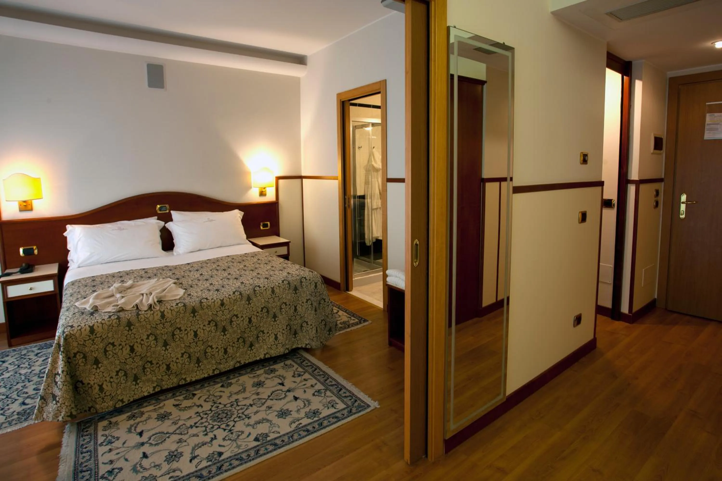 Photo of the whole room, Bed in Hotels Vidi Miramare & Delfino