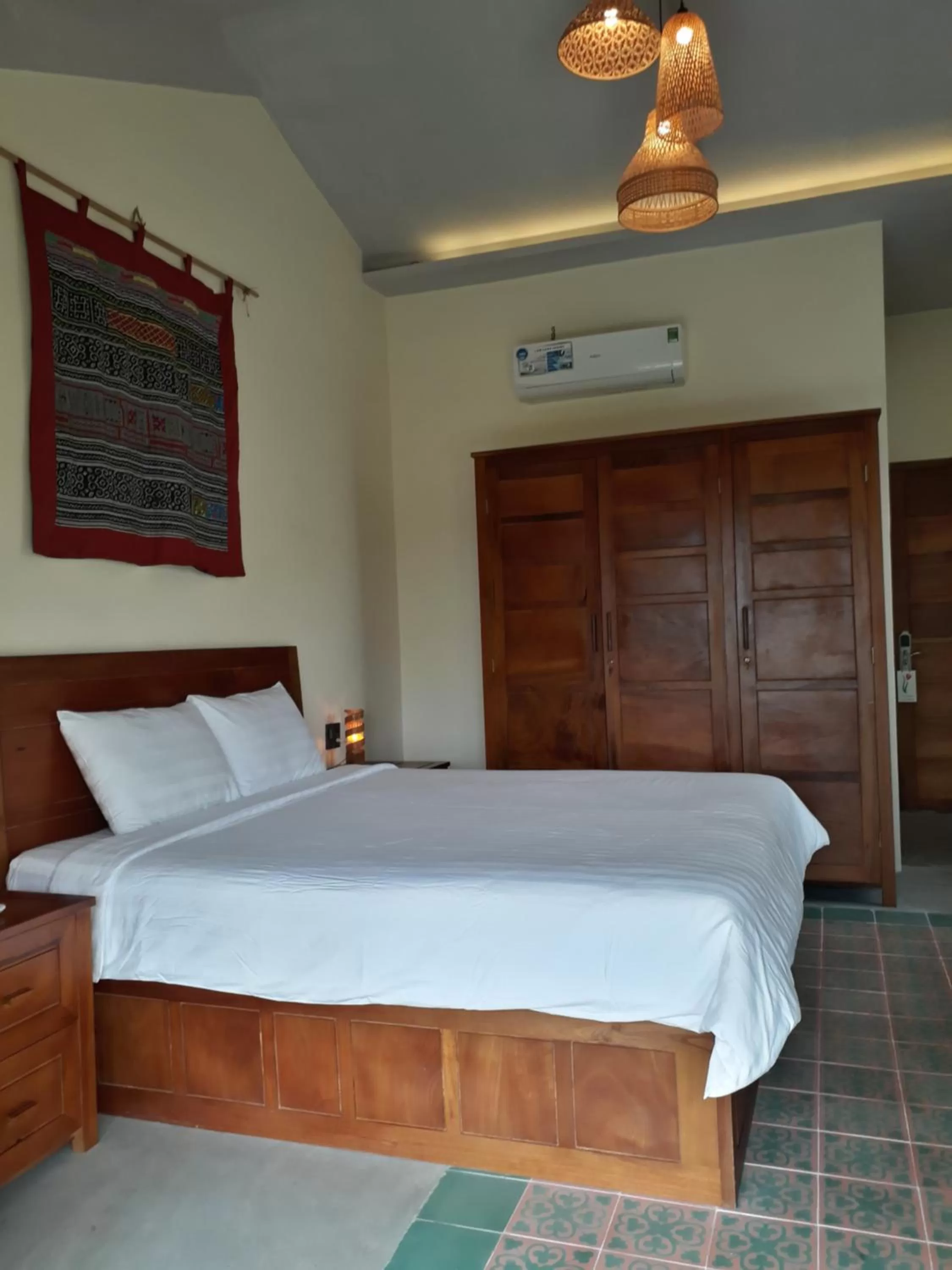 Bedroom, Bed in Pink Tulip Hoi An