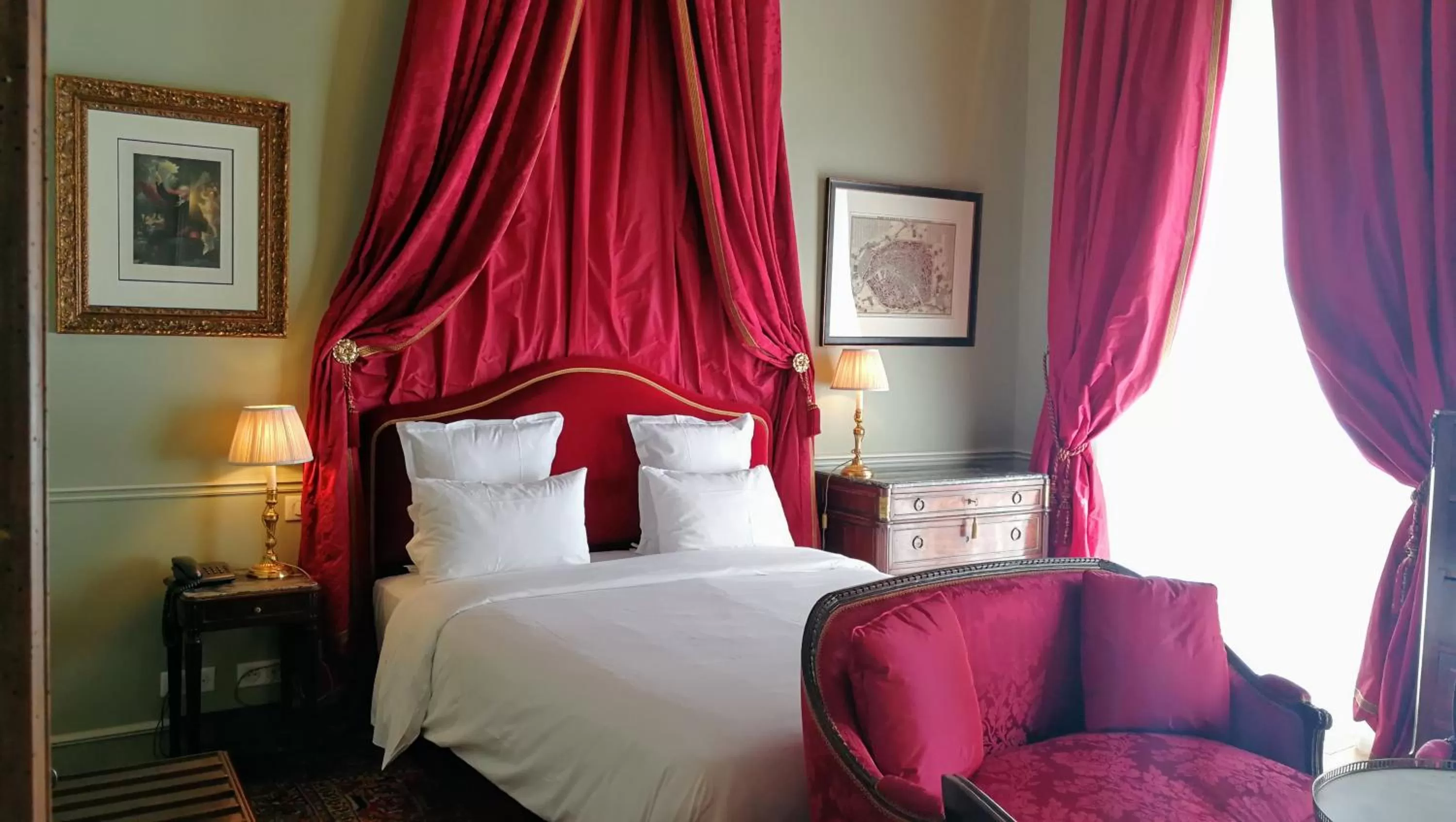 Bed in Hotel d'Angleterre