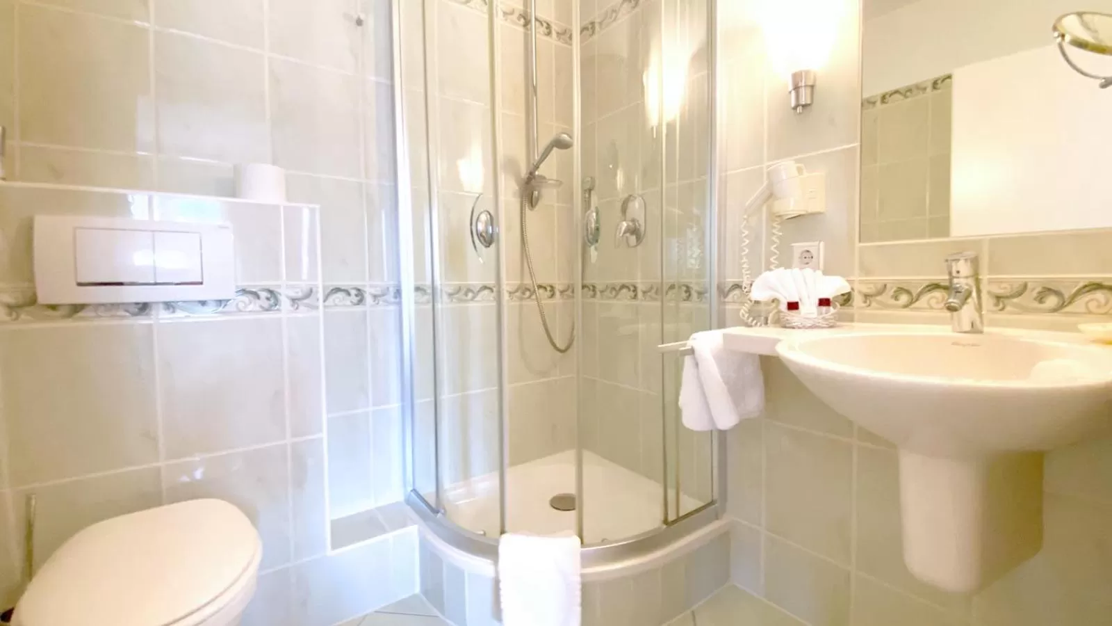 Shower in Landgasthof Rebstock Weil am Rhein / Basel