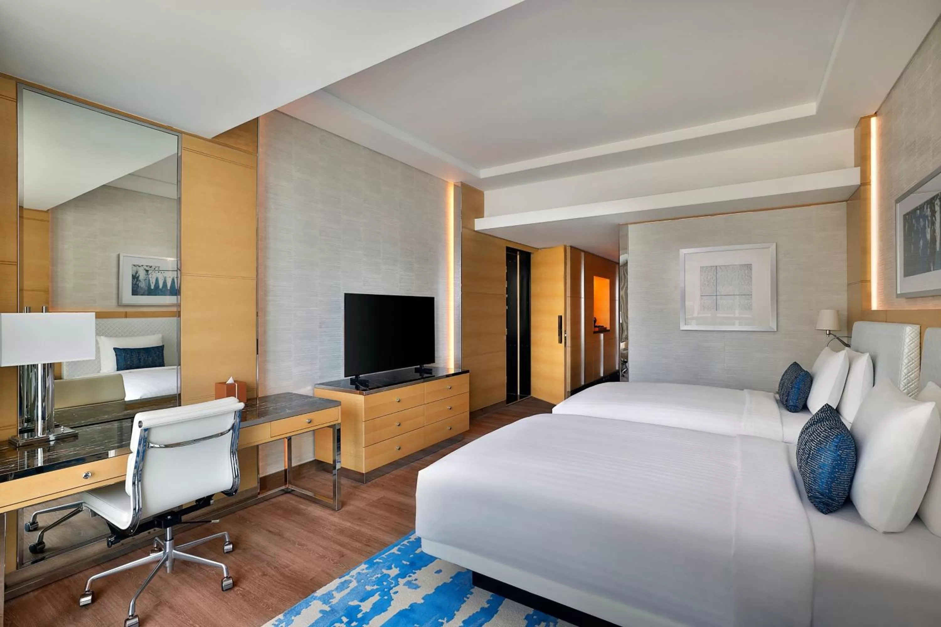 Photo of the whole room, Bed in Marriott Resort Palm Jumeirah, Dubai