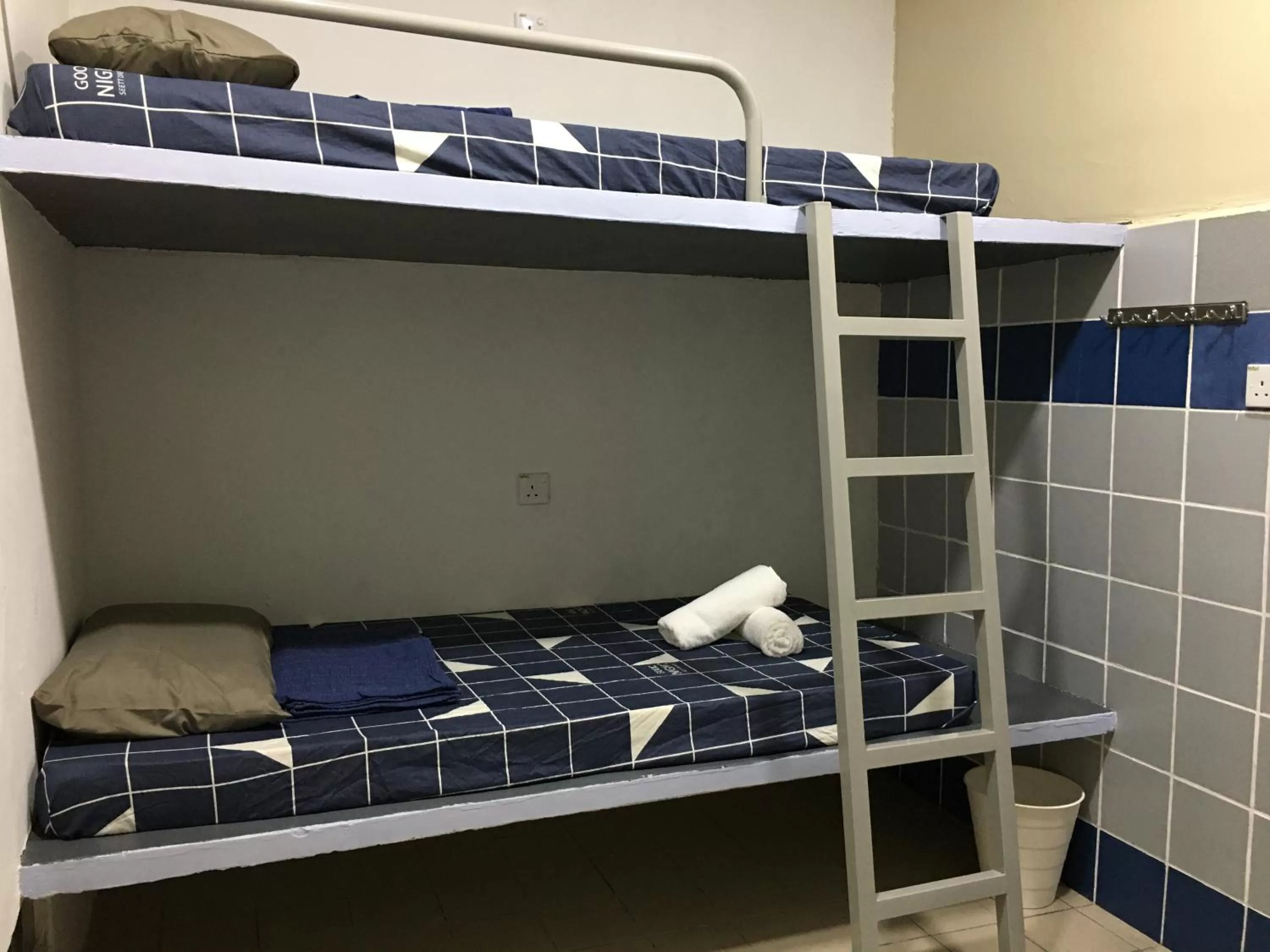 bunk bed, Bed in Thian Siong Inn