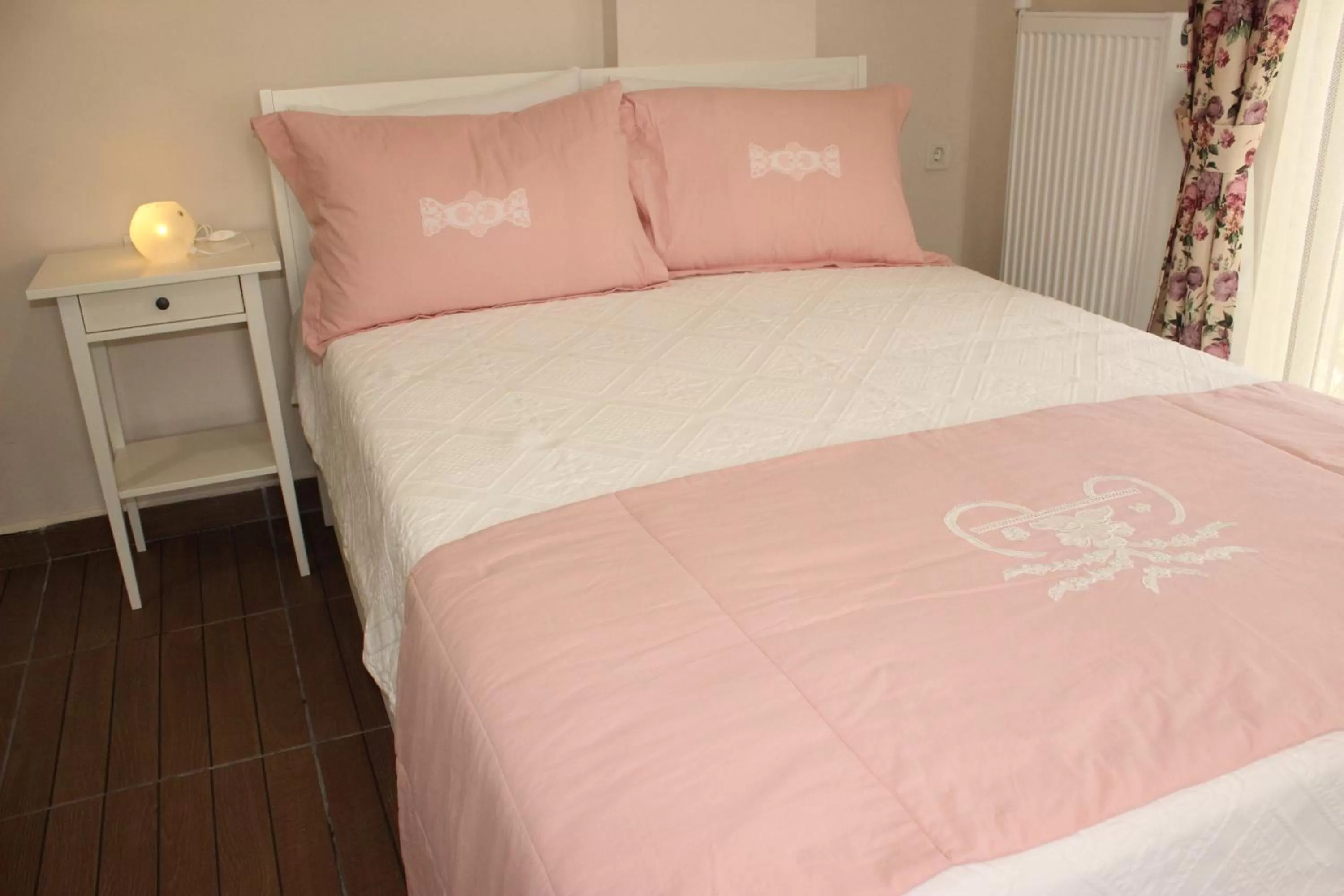 Photo of the whole room, Bed in Ede Apart Otel