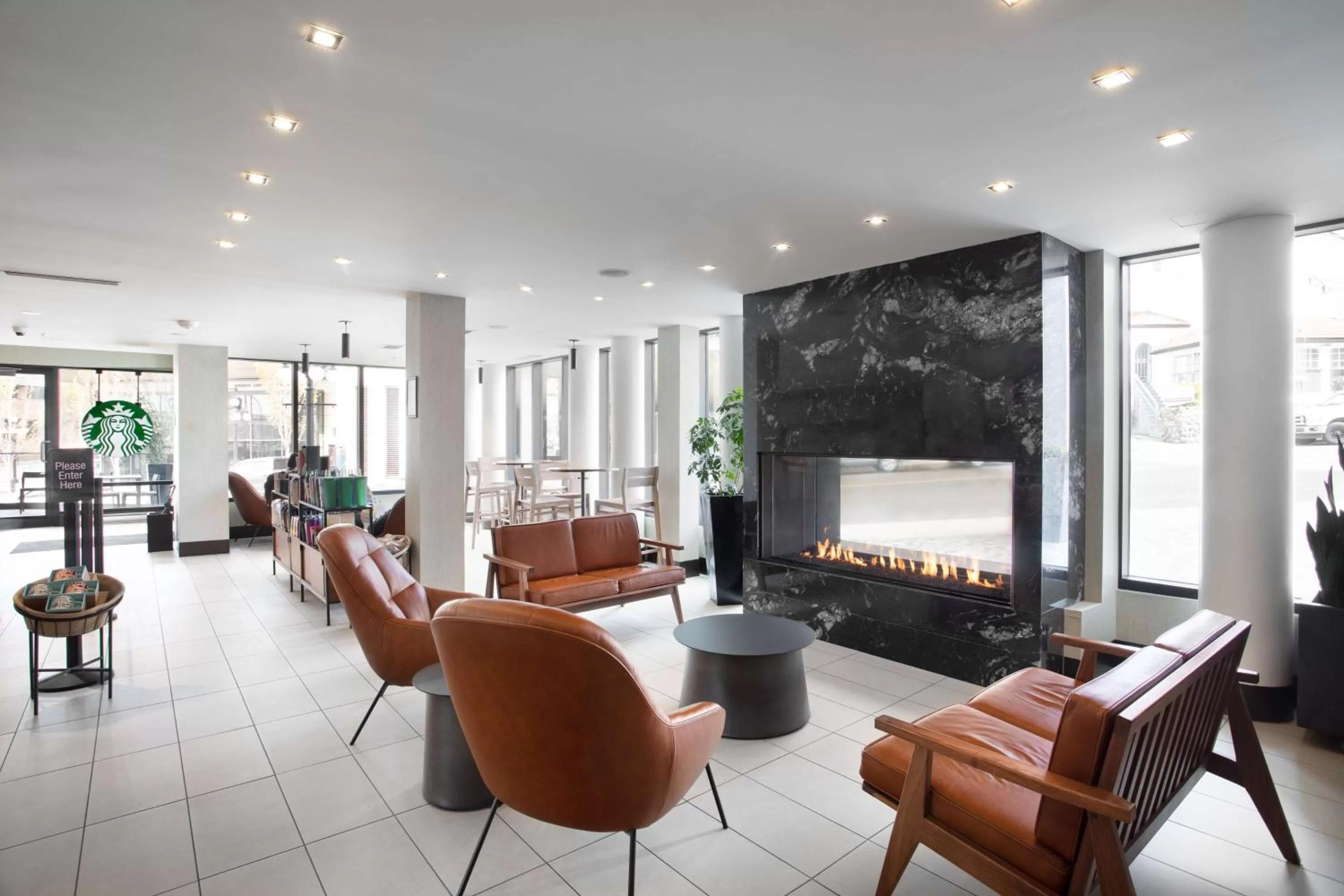 Restaurant/places to eat in DoubleTree by Hilton Hotel & Suites Victoria