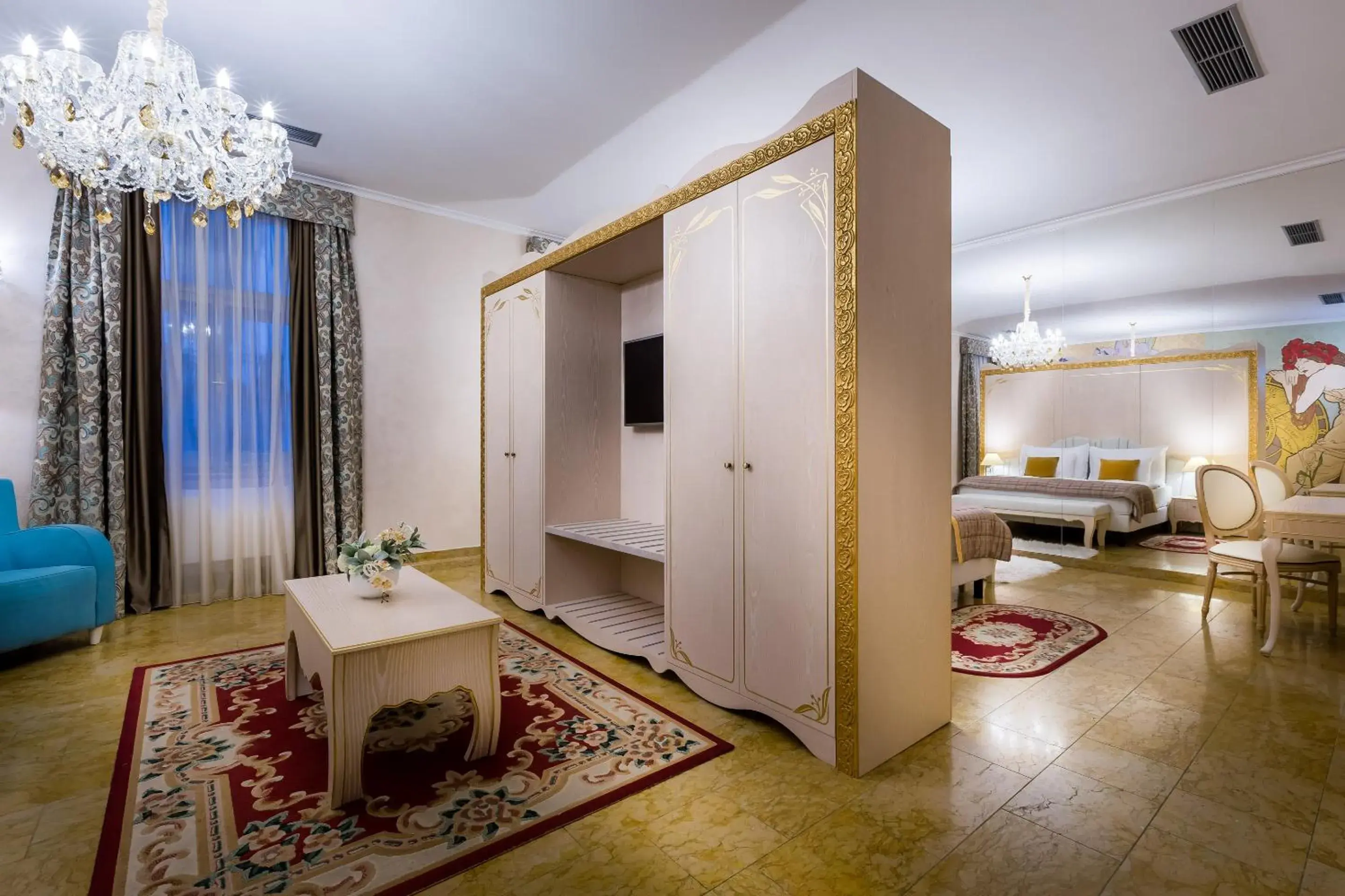 Deluxe Suite in Hotel Caruso Old Town Deluxe Suite in Hotel Caruso Old Town