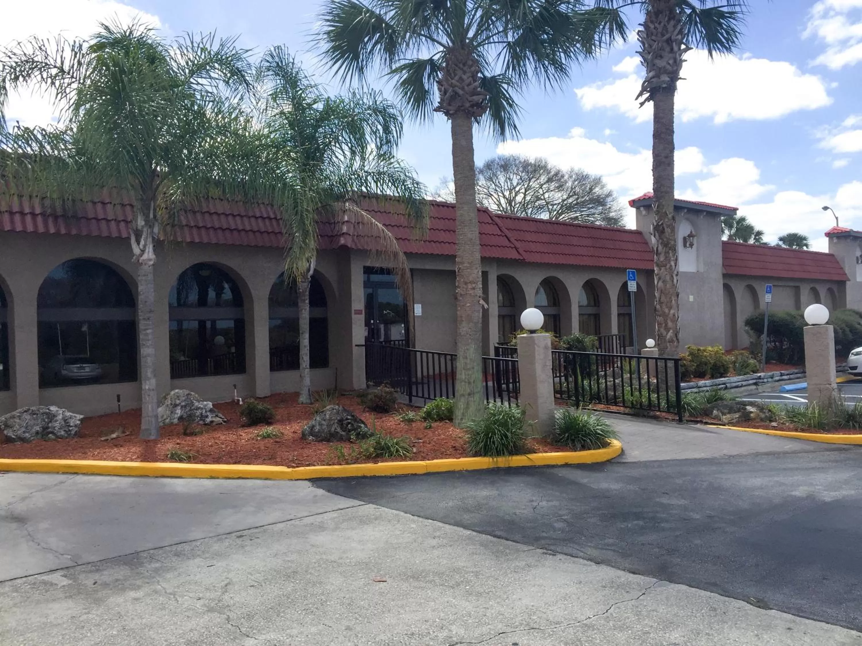 Facade/entrance in Motel 6-Spring Hill, FL - Weeki Wachee