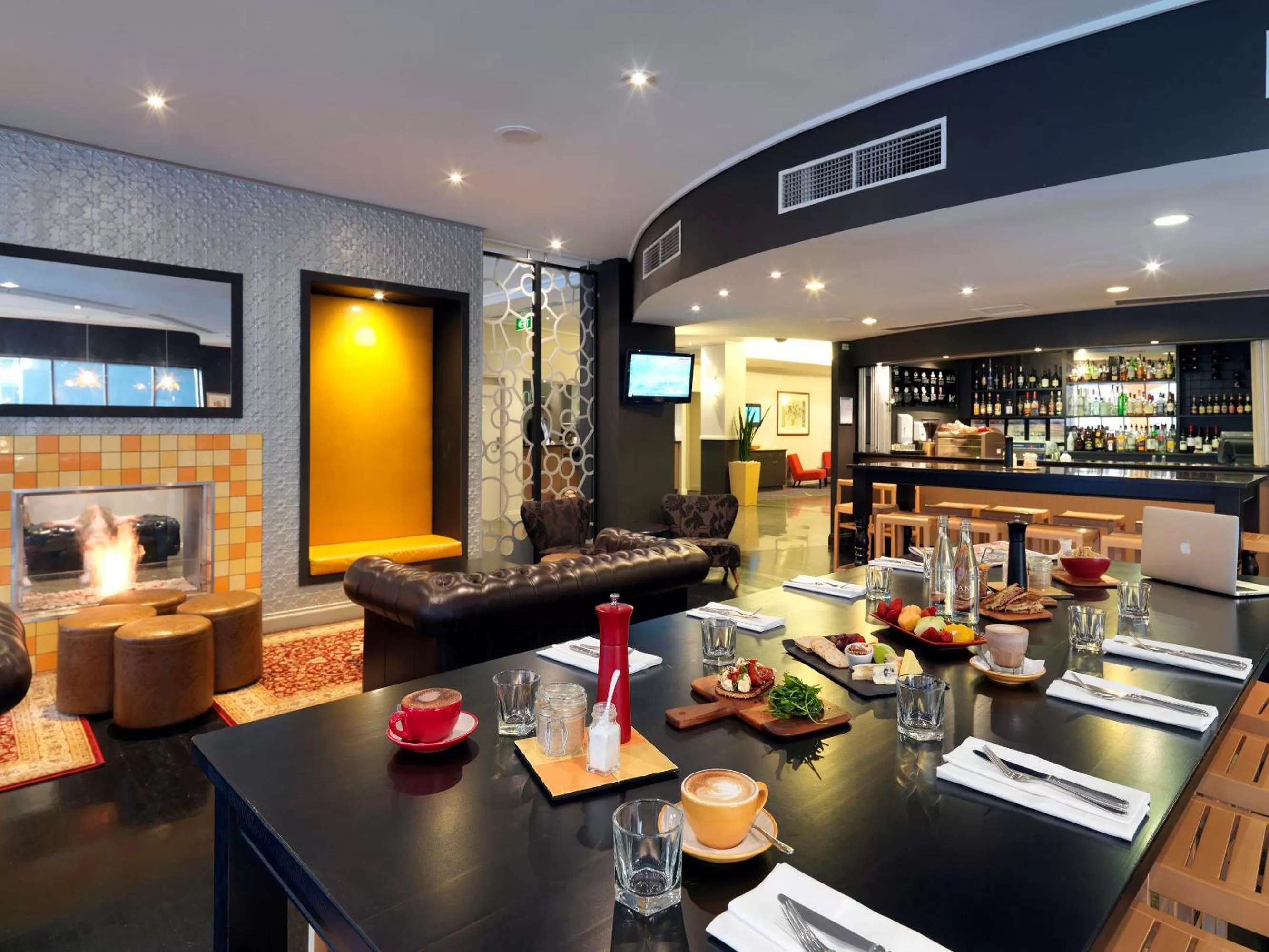 Dining area in Mantra on Little Bourke Melbourne