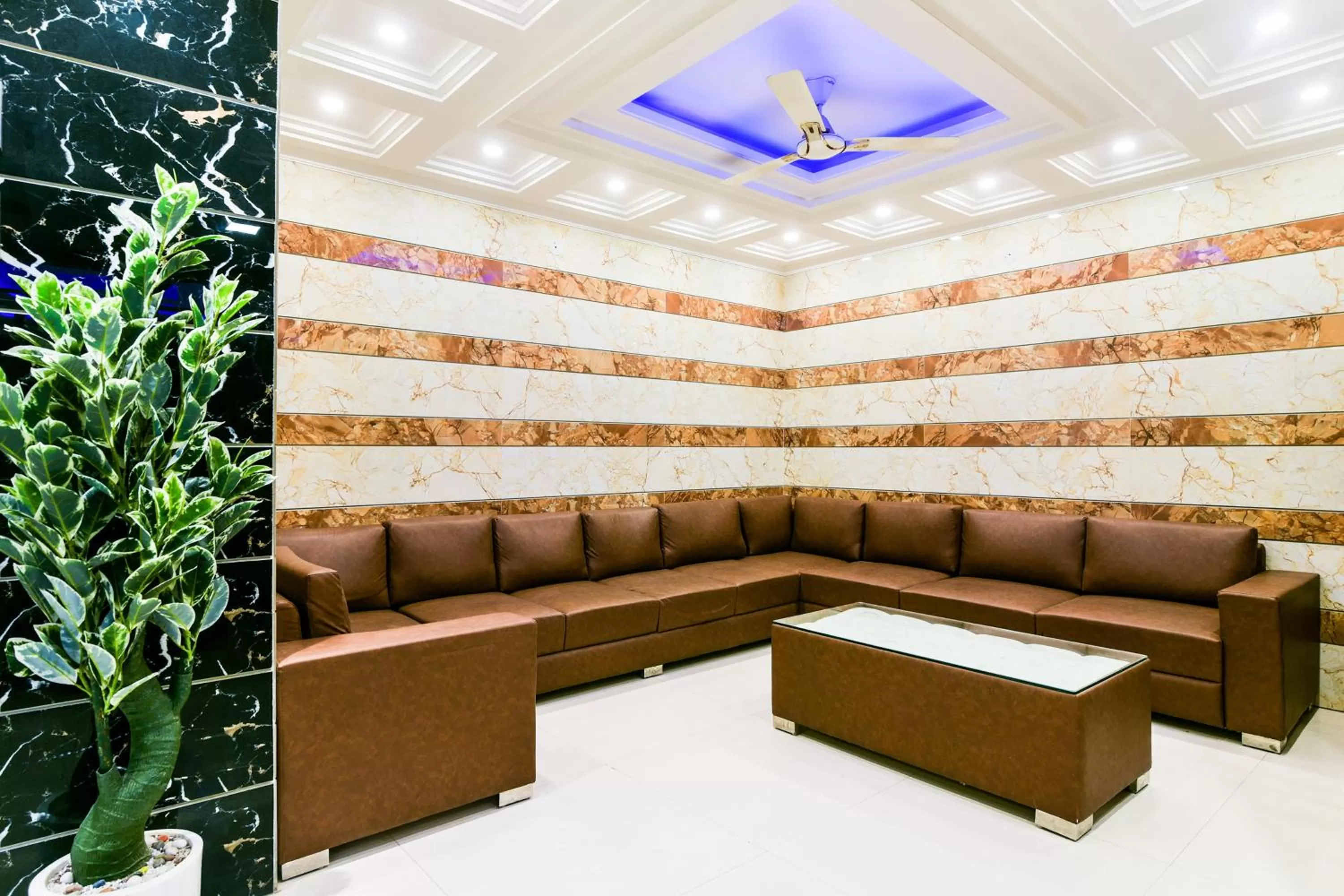 Living room in Hotel Pearl - Mahipalpur Delhi Airport