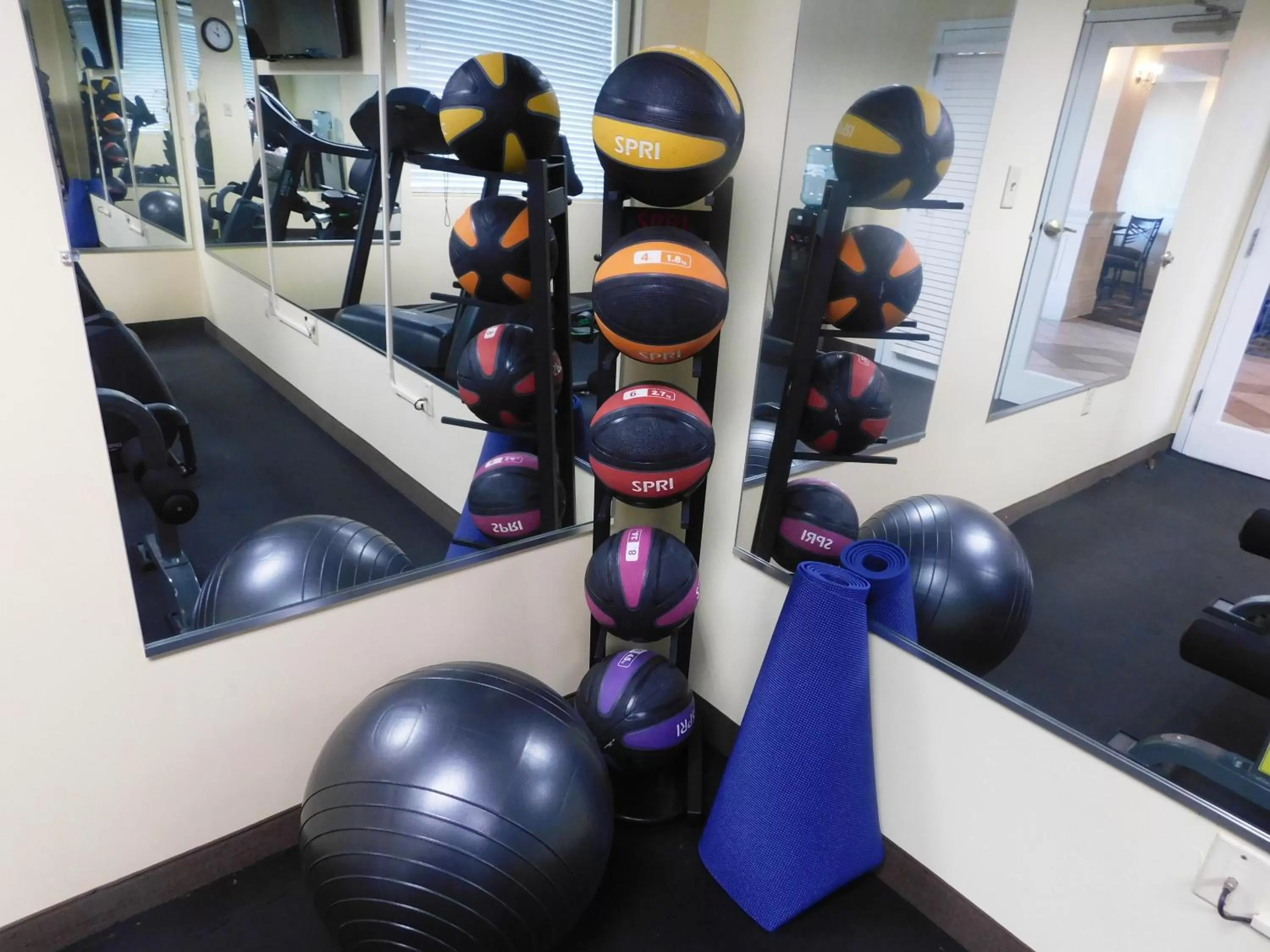 Fitness centre/facilities in Days Inn & Suites by Wyndham Pocahontas