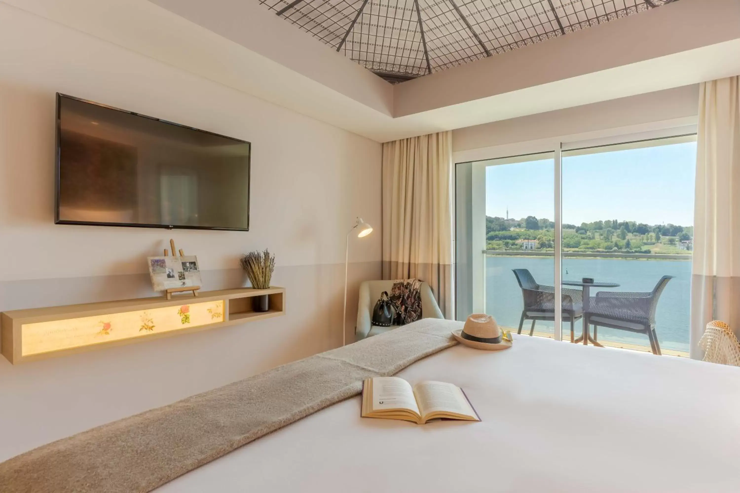 Deluxe Double or Twin Room in Pestana Douro Riverside - Preferred Hotels & Resorts, Lifestyle Deluxe Double or Twin Room in Pestana Douro Riverside - Preferred Hotels & Resorts, Lifestyle
