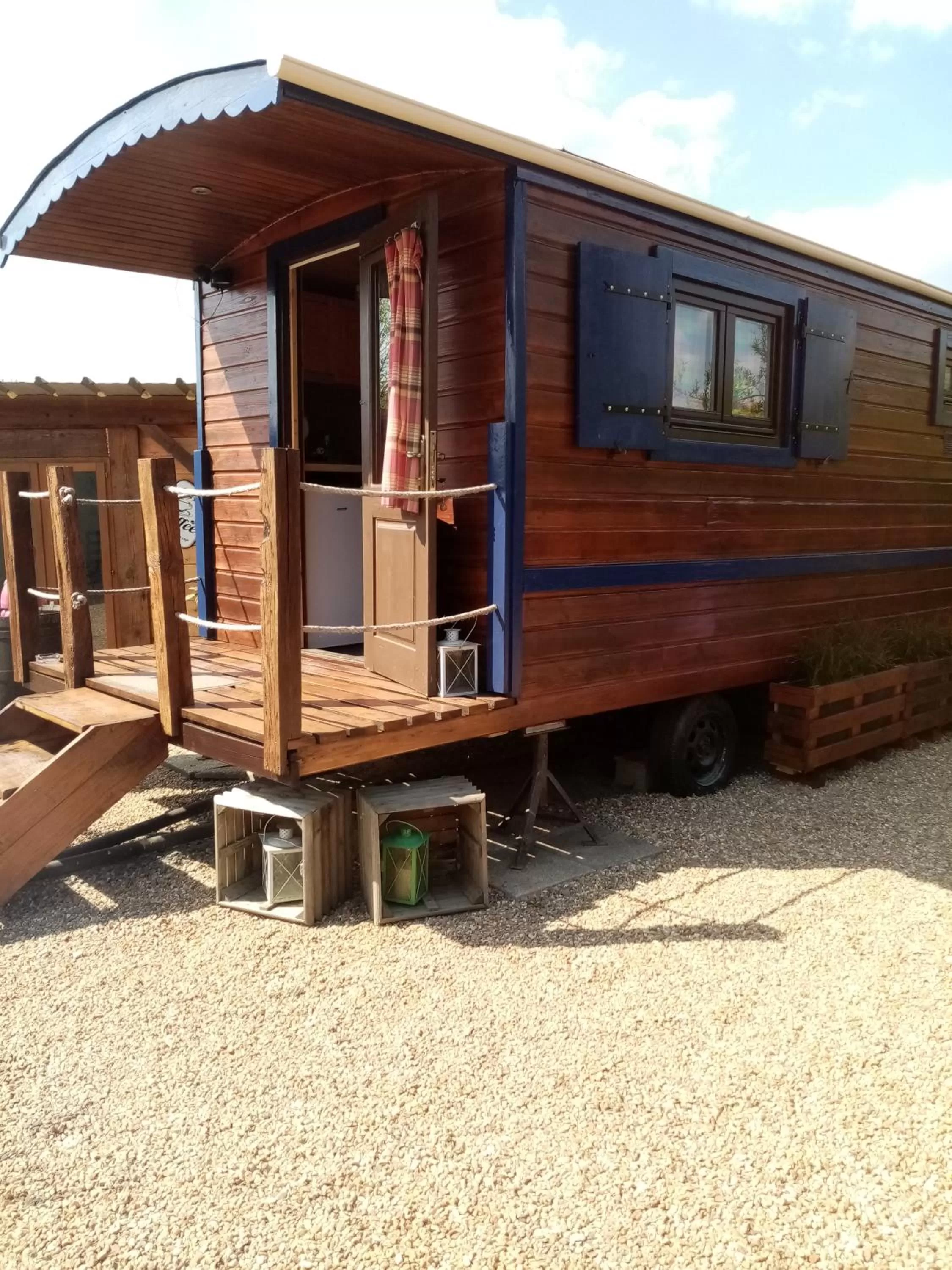 Property building in La Girouardière