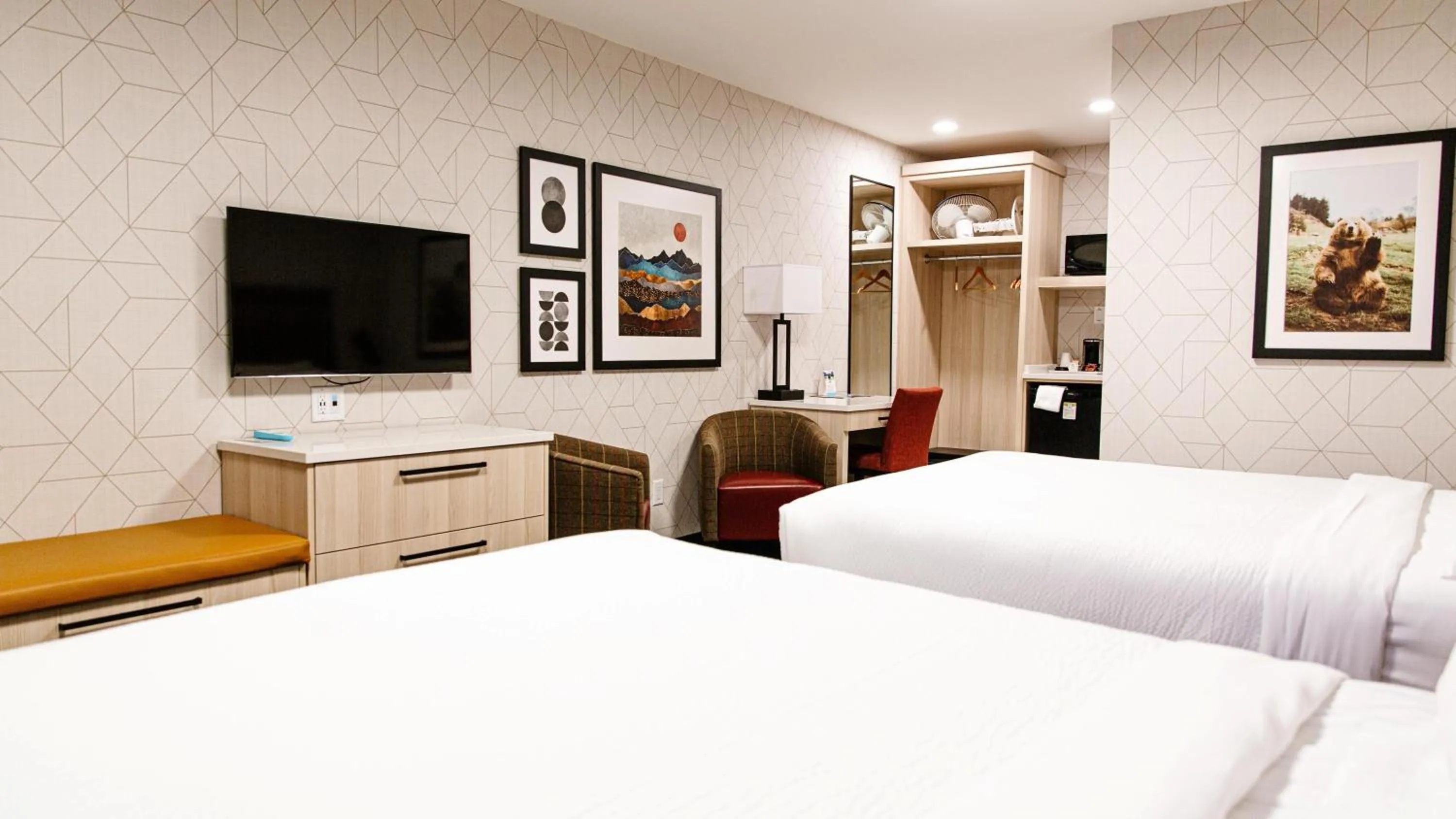 TV and multimedia, Bed in Mountaineer Lodge