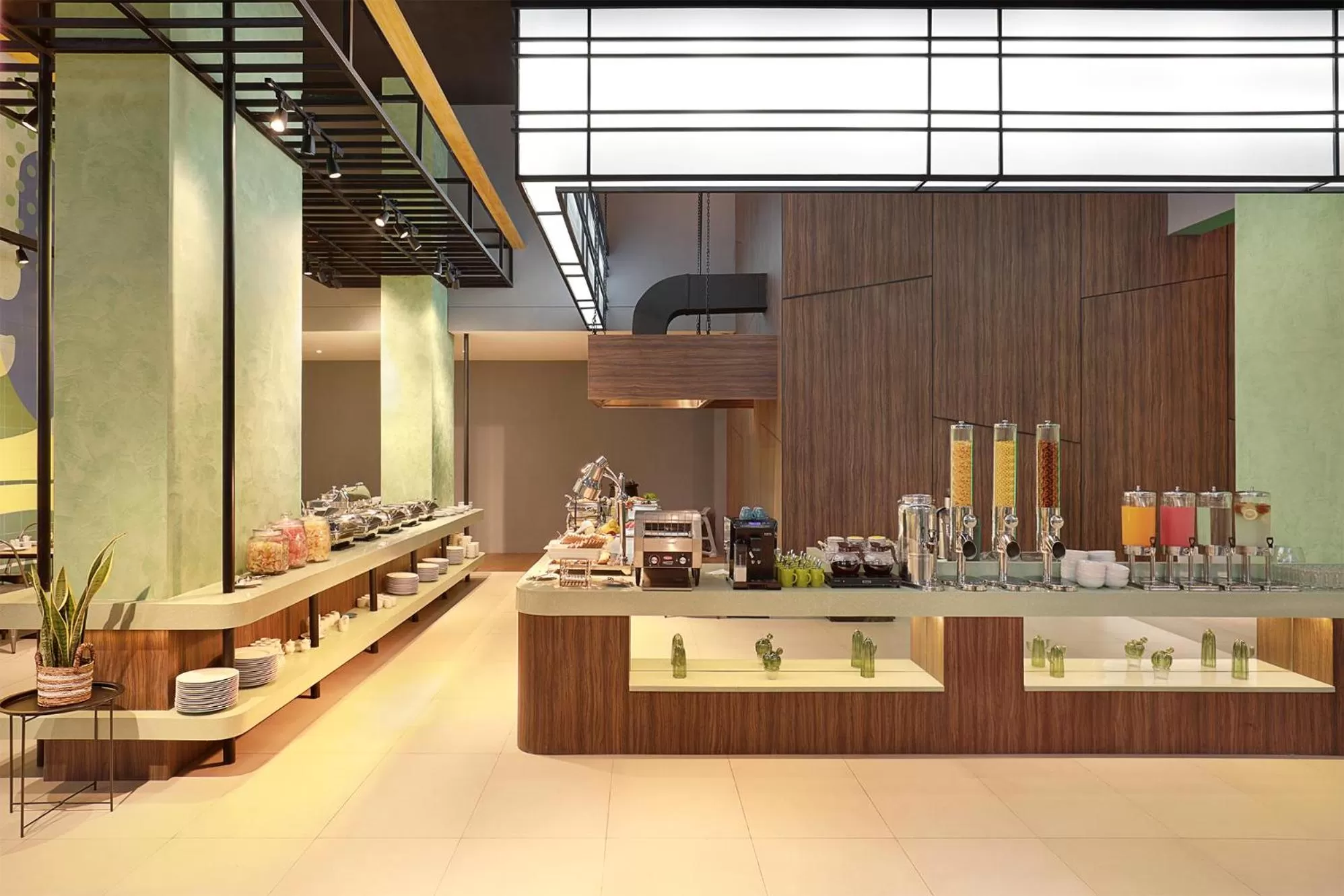 Restaurant/places to eat in ibis Styles Jakarta Simatupang