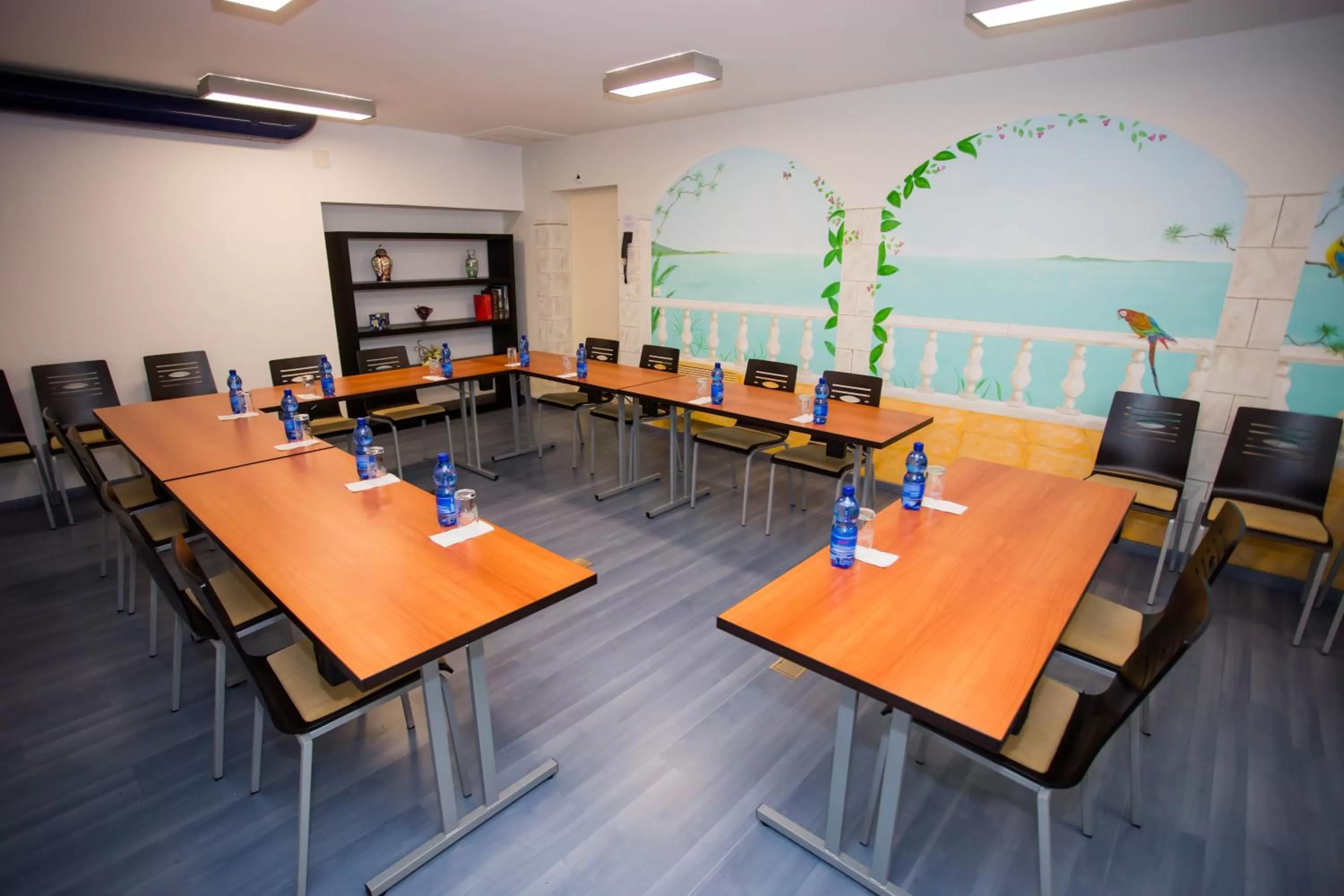 Business facilities in Hôtel du Port