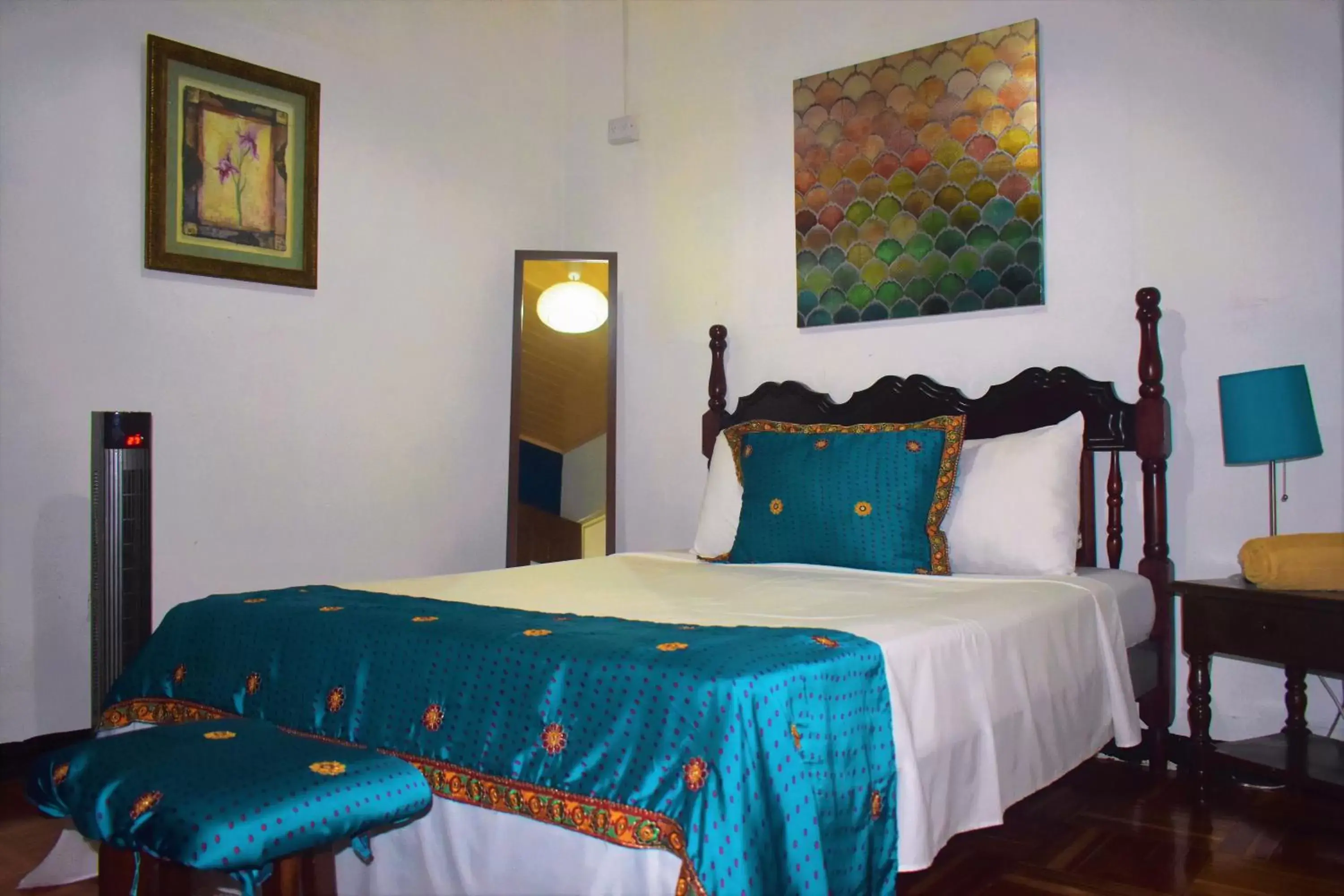 Double Room with Shared Bathroom in Lajuela BnB & Hostel Double Room with Shared Bathroom in Lajuela BnB & Hostel