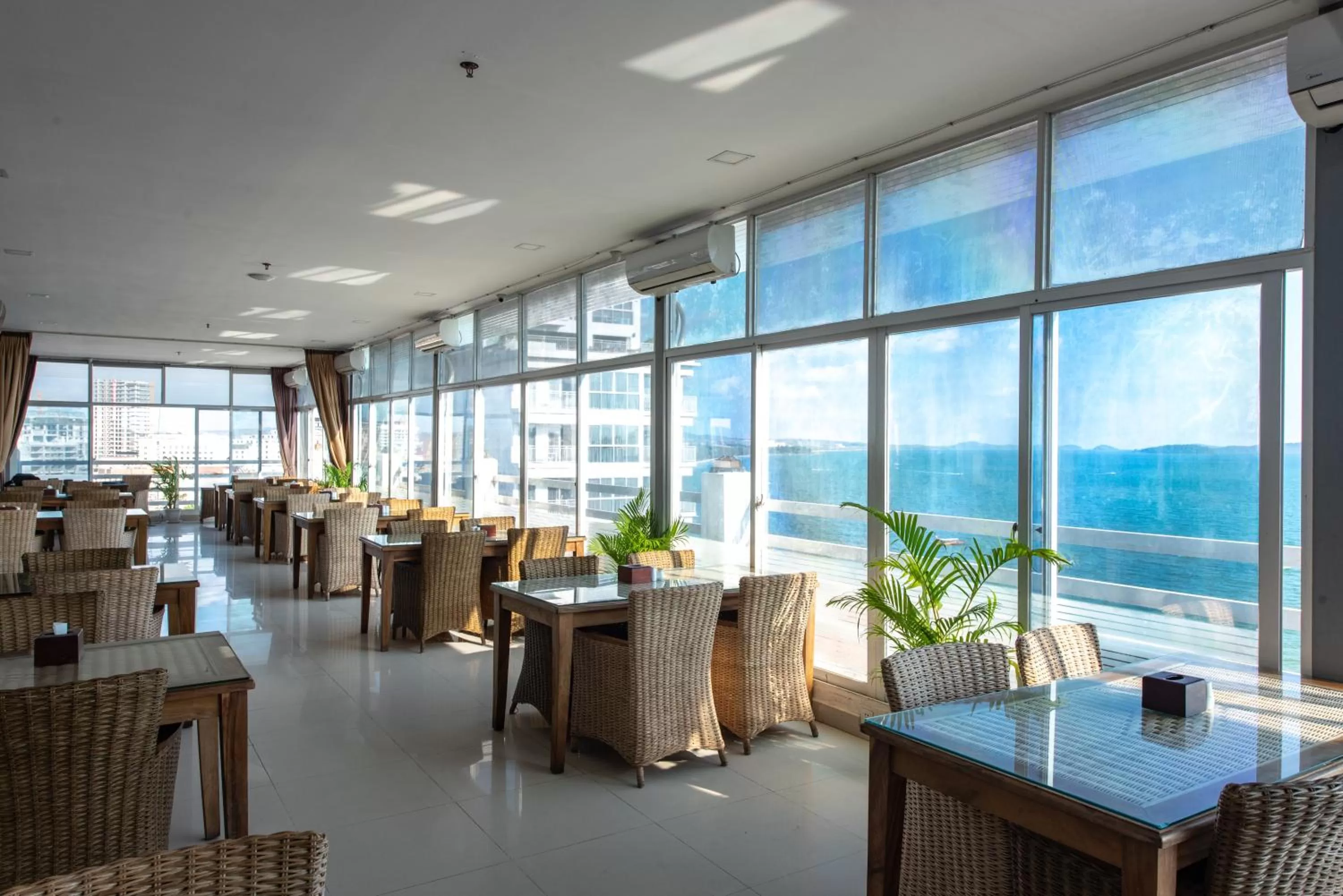 Restaurant/places to eat in Aristocrat Residence & Hotel