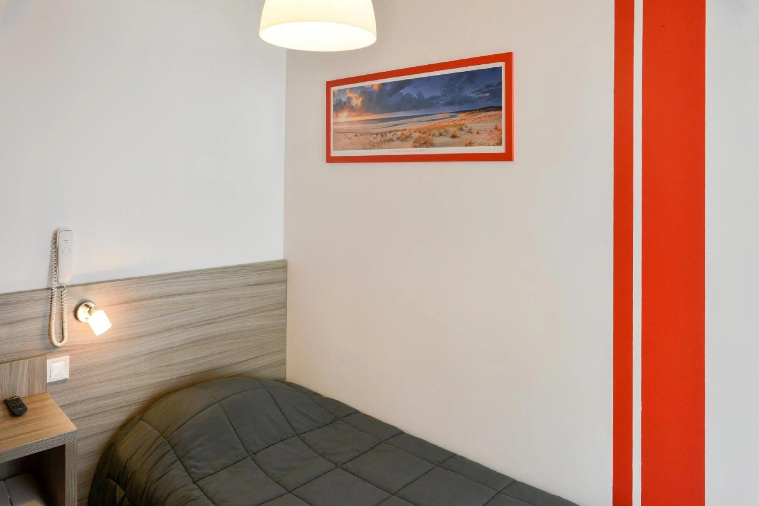 Photo of the whole room in Hôtel Le Relais Dax