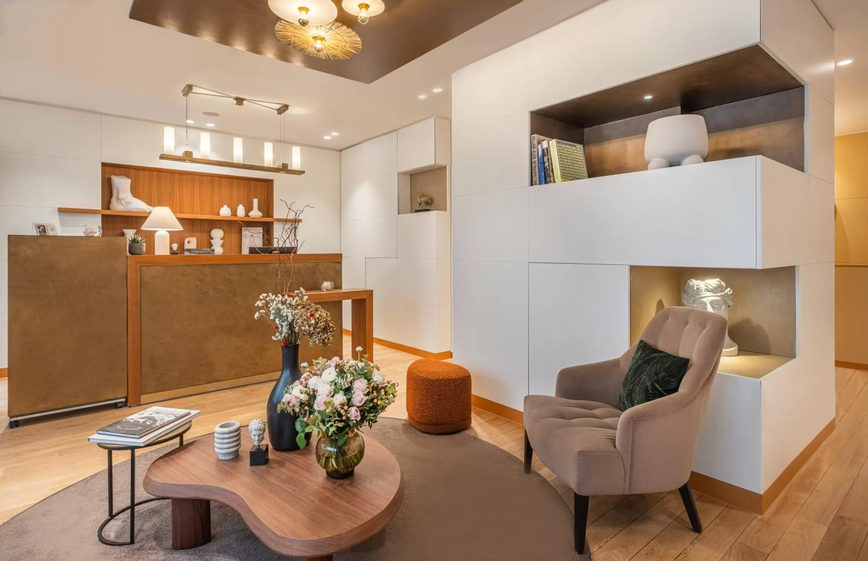 Lobby or reception in Hôtel Le Monna Lisa by Inwood Hotels